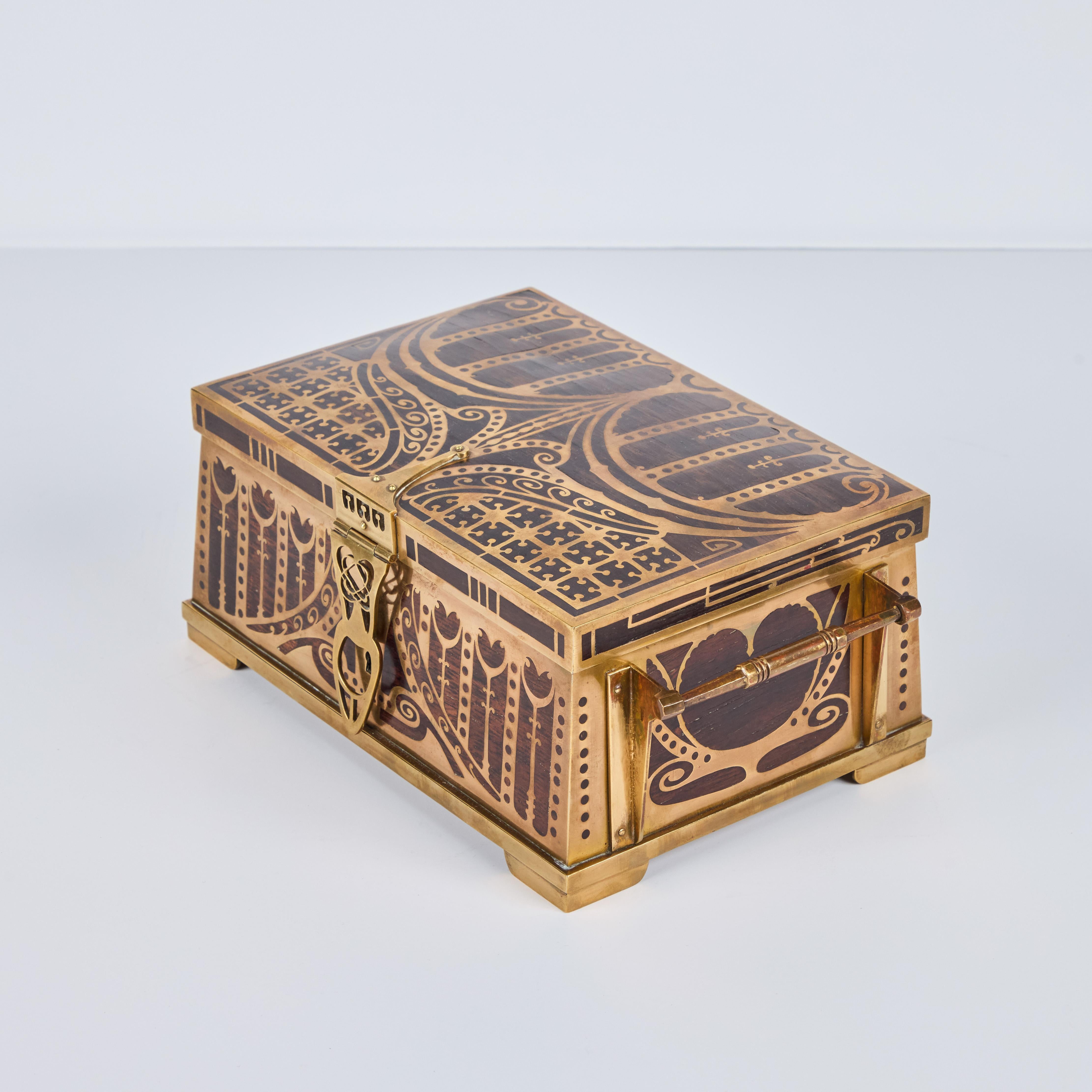 Caja artesanal de madera y latón de Erhard y Sohne 4
