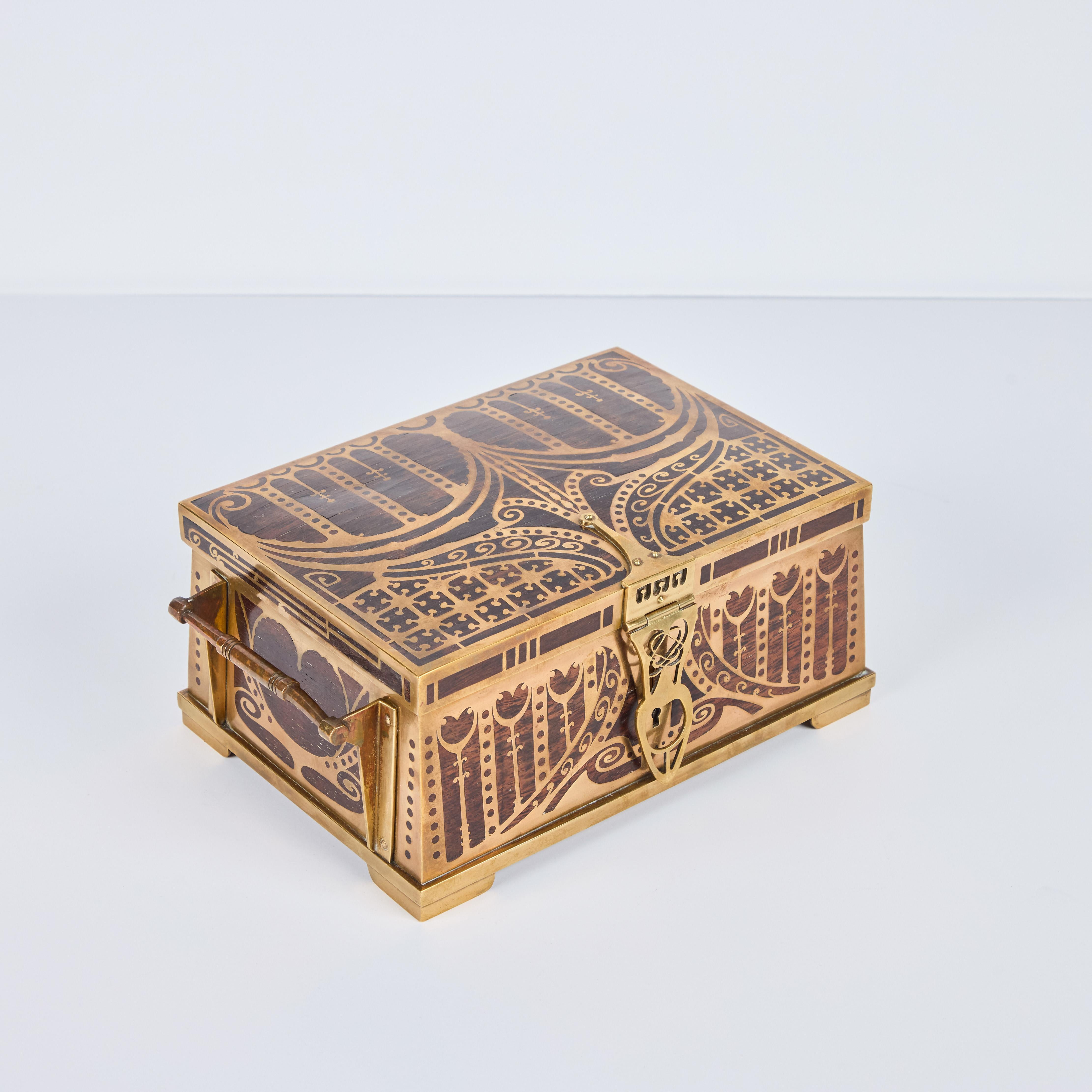Caja artesanal de madera y latón de Erhard y Sohne Victoriano