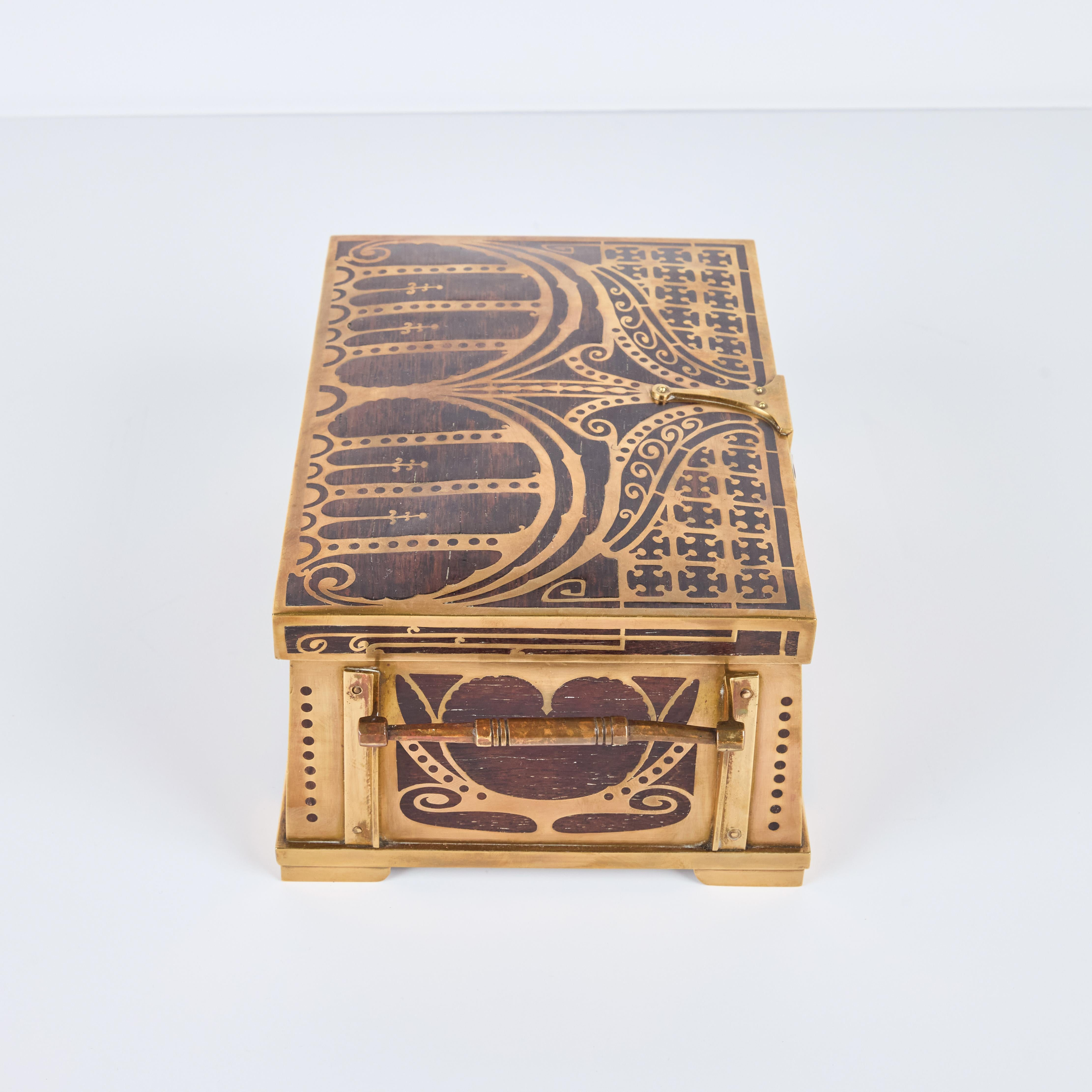 Caja artesanal de madera y latón de Erhard y Sohne 1
