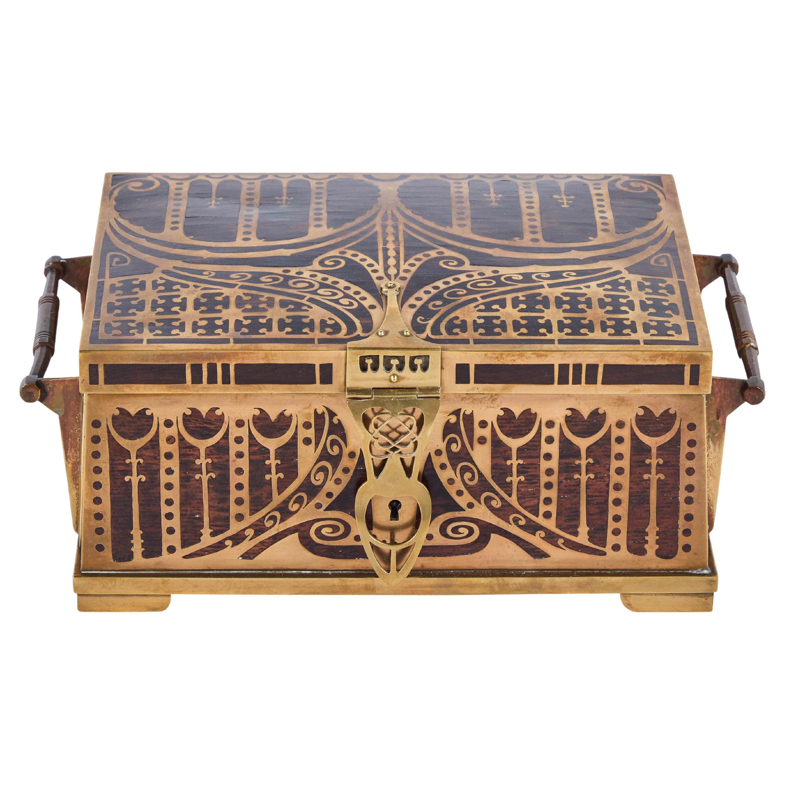 Caja artesanal de madera y latón de Erhard y Sohne