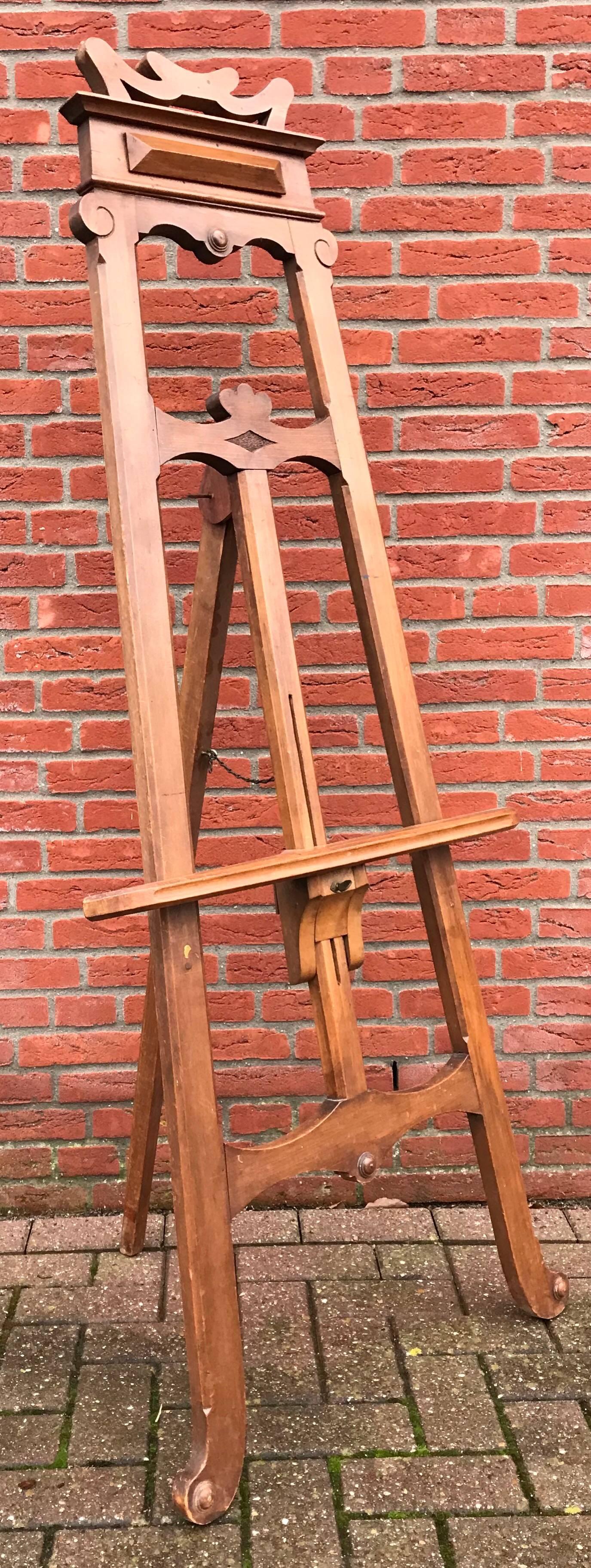 Hand-Crafted Wooden Arts & Crafts Period Floor Easel or Artist Painting Display In Good Condition In Lisse, NL