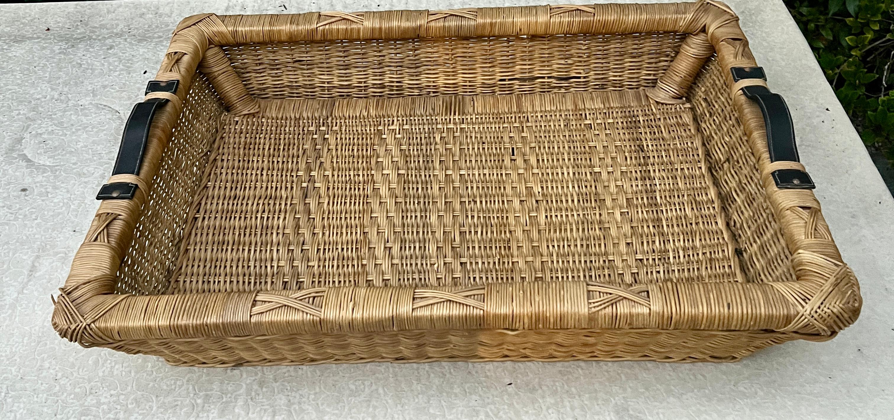 Hand Crafted Woven Laundry Basket or Tray With Leather Handles in vendita 3