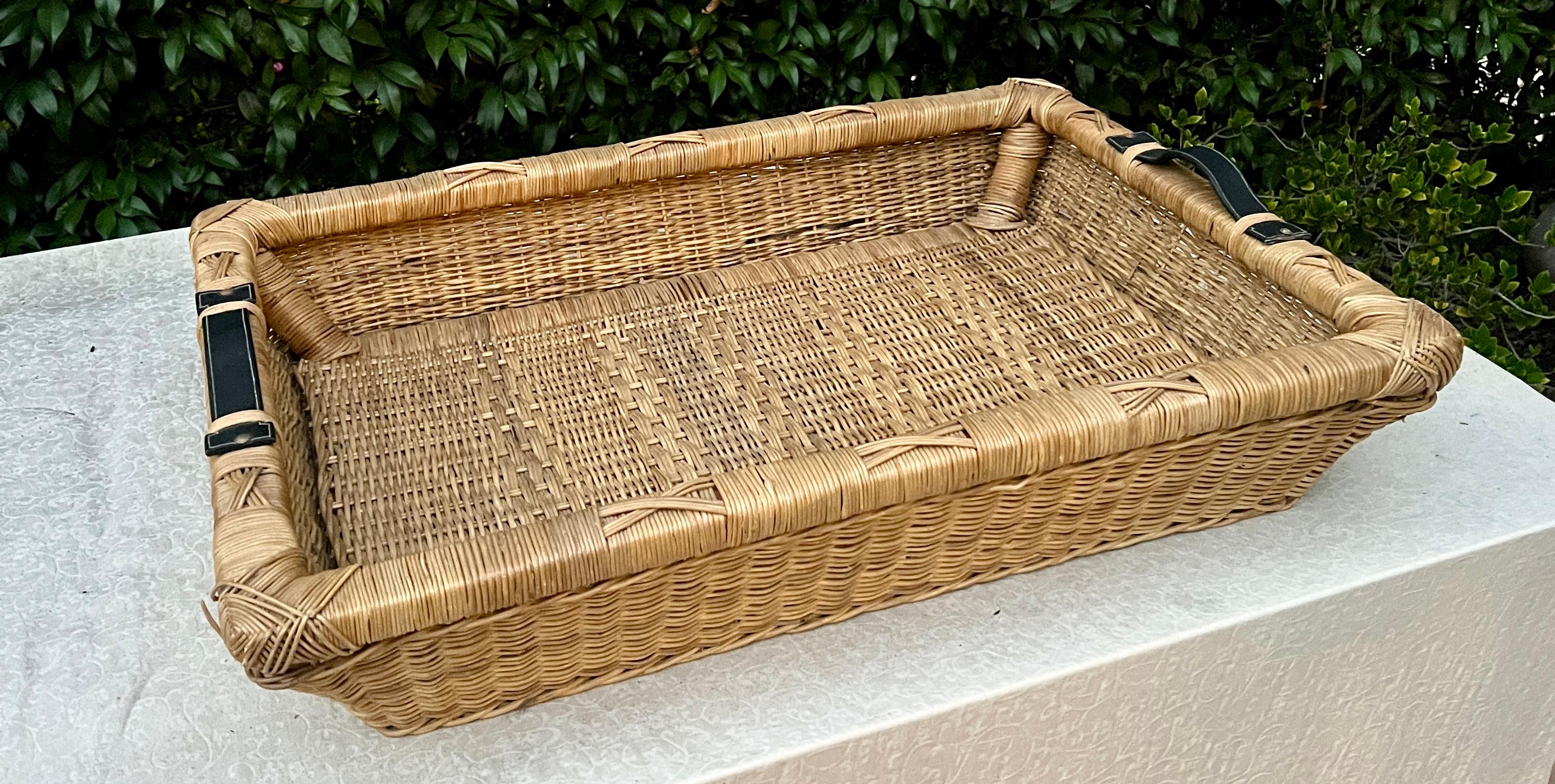 Hand Crafted Woven Laundry Basket or Tray With Leather Handles in vendita 4
