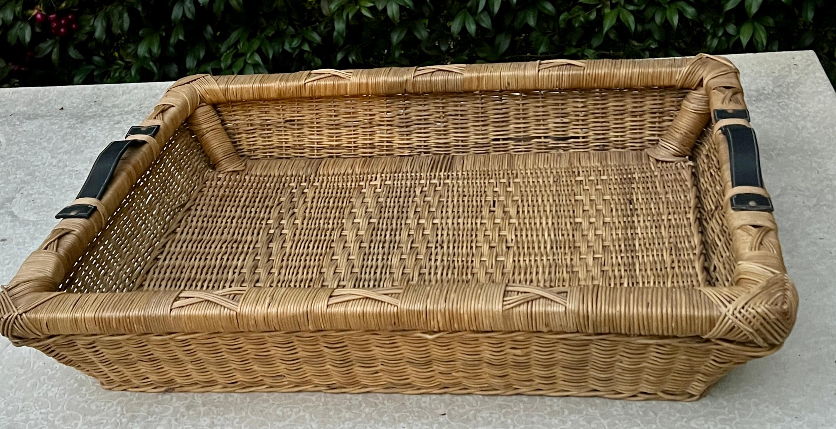 Hand Crafted Woven Laundry Basket or Tray With Leather Handles in vendita 5