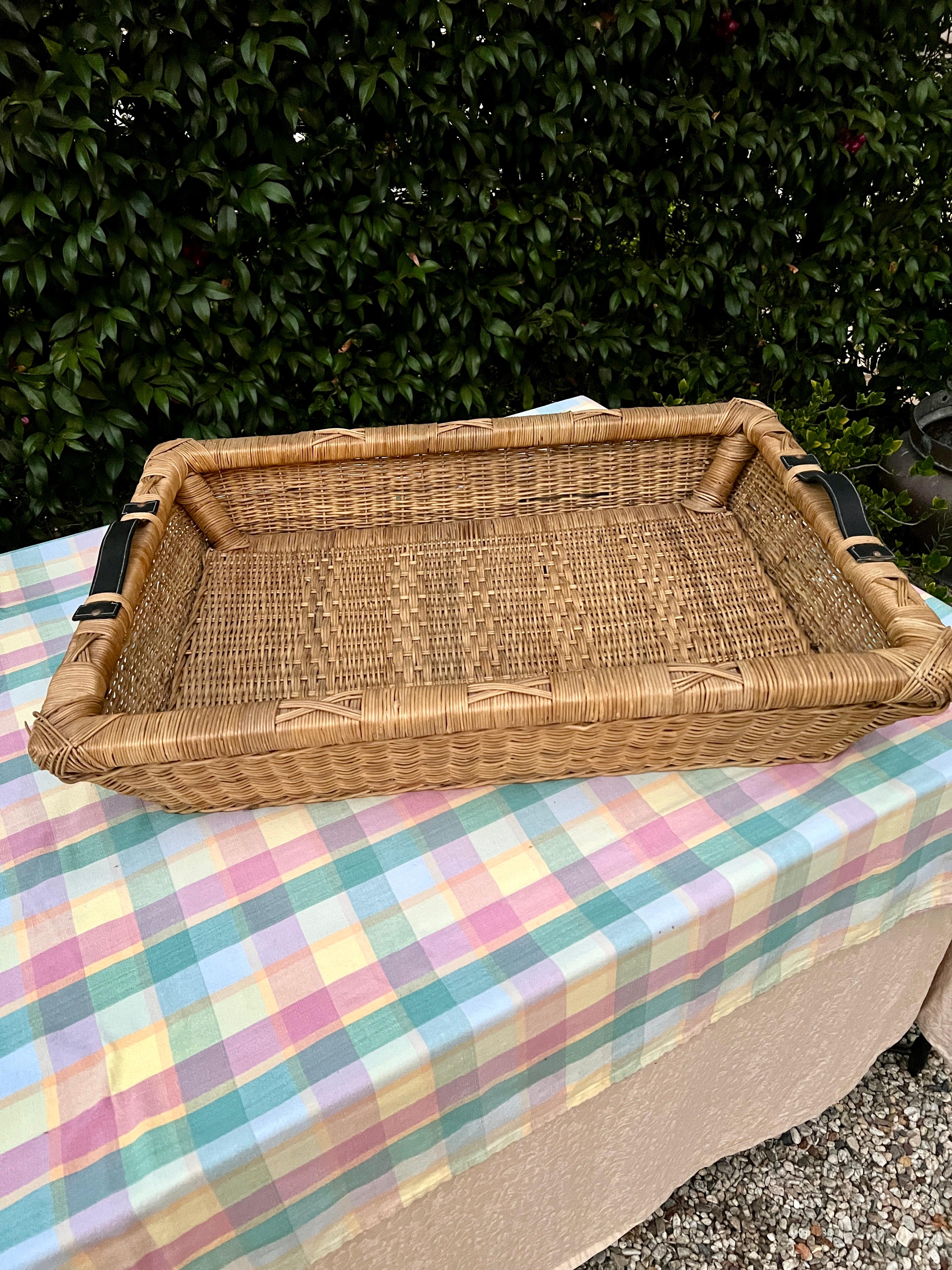 Rustico Hand Crafted Woven Laundry Basket or Tray With Leather Handles in vendita