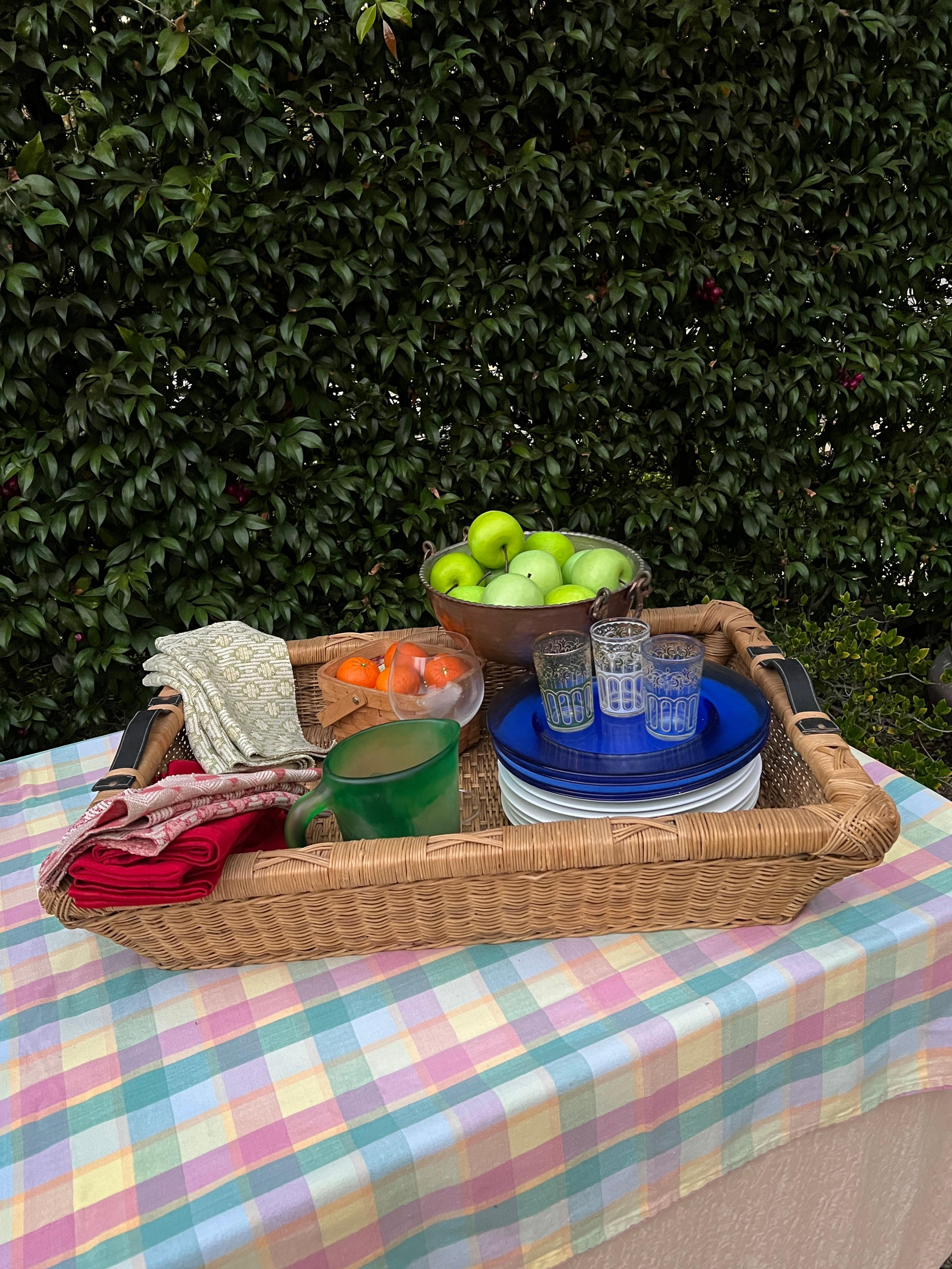 Hand Crafted Woven Laundry Basket or Tray With Leather Handles in vendita 1