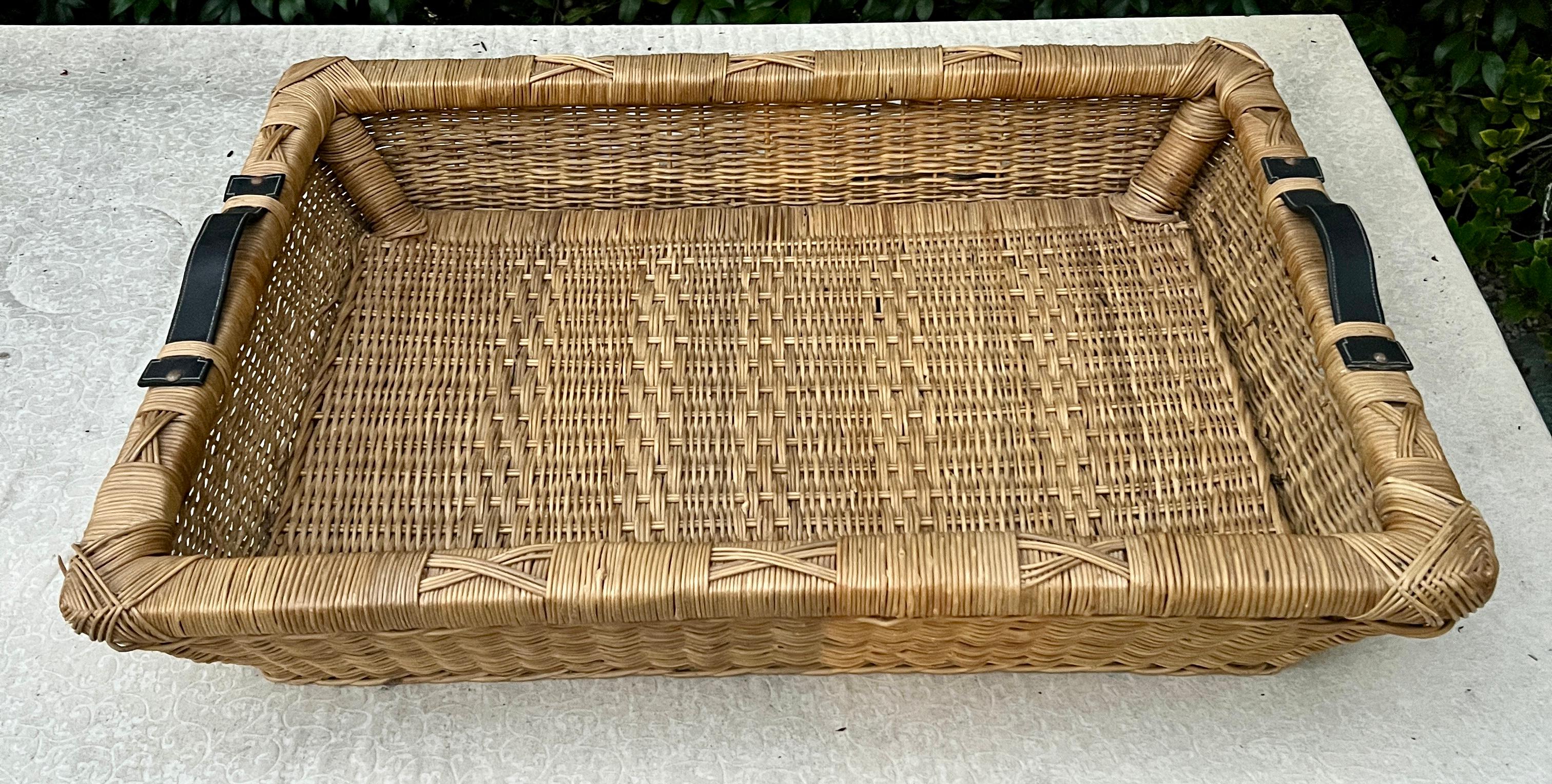 Hand Crafted Woven Laundry Basket or Tray With Leather Handles in vendita 2