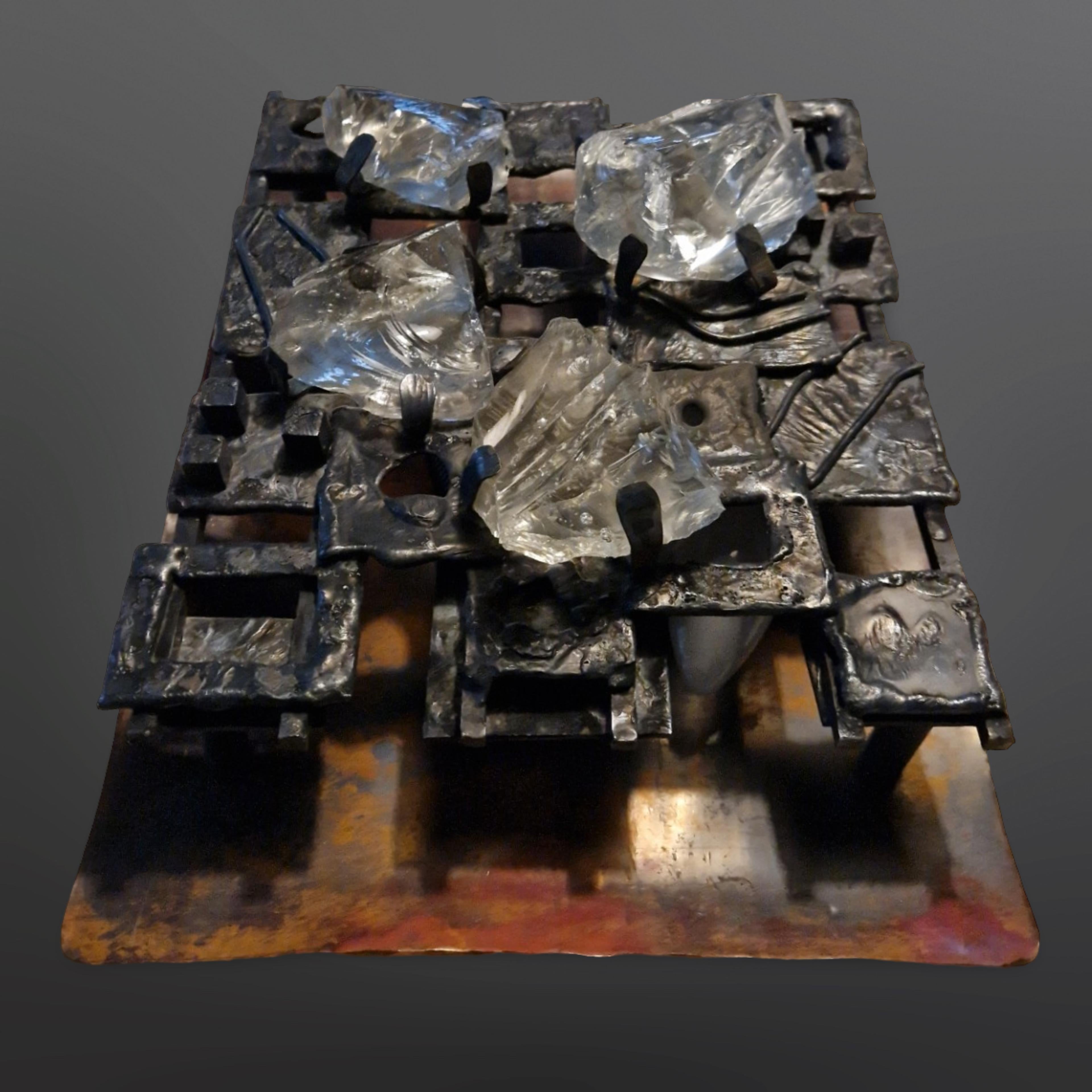Brutalisme Applique murale en fer forgé et cuivre fabriquée à la main, Pays-Bas 1970 en vente