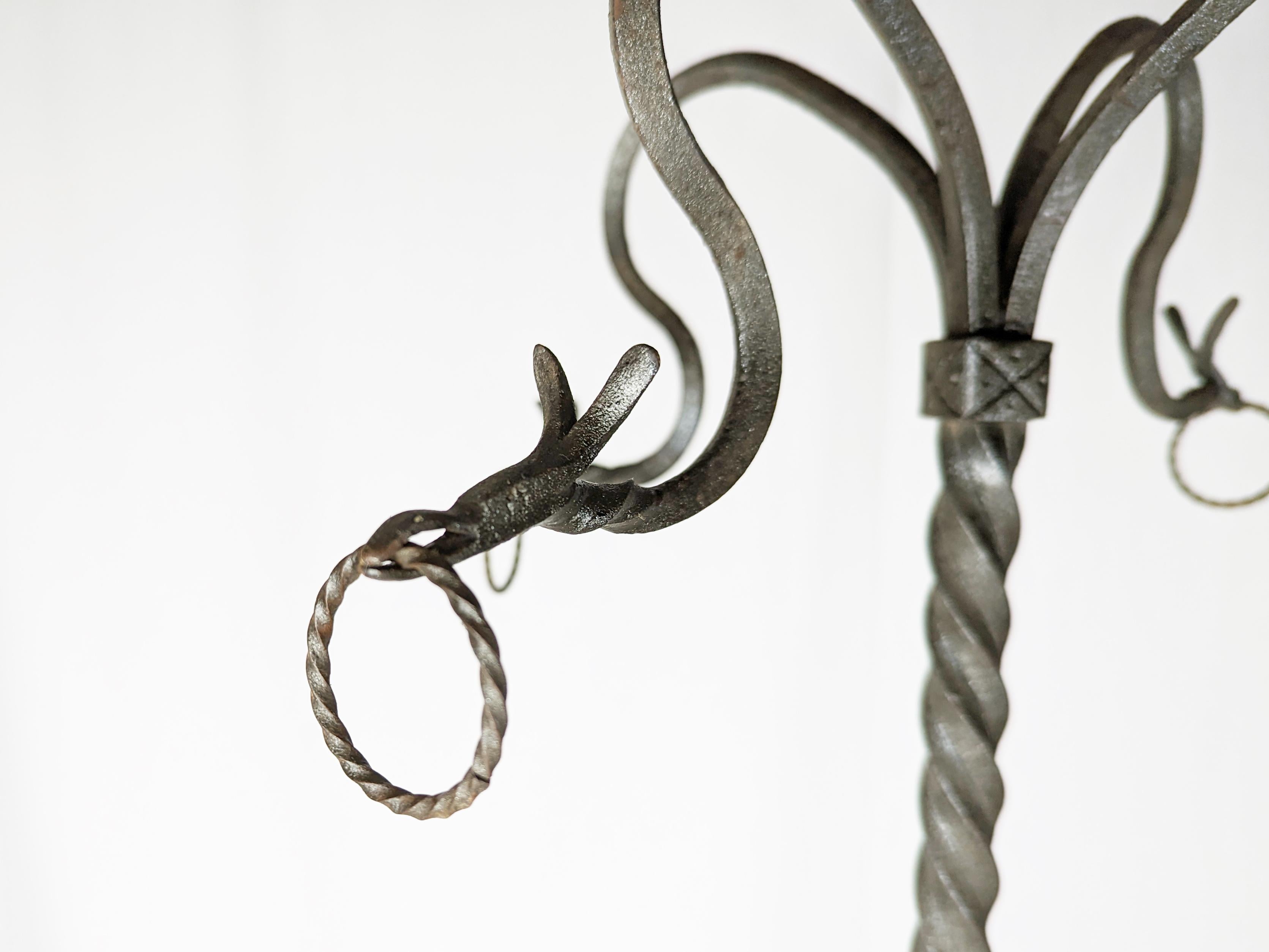 Piédestal en fer forgé fabriqué à la main du début des années 1900 attribué à A. Mazzucotelli Bon état - En vente à Varese, Lombardia