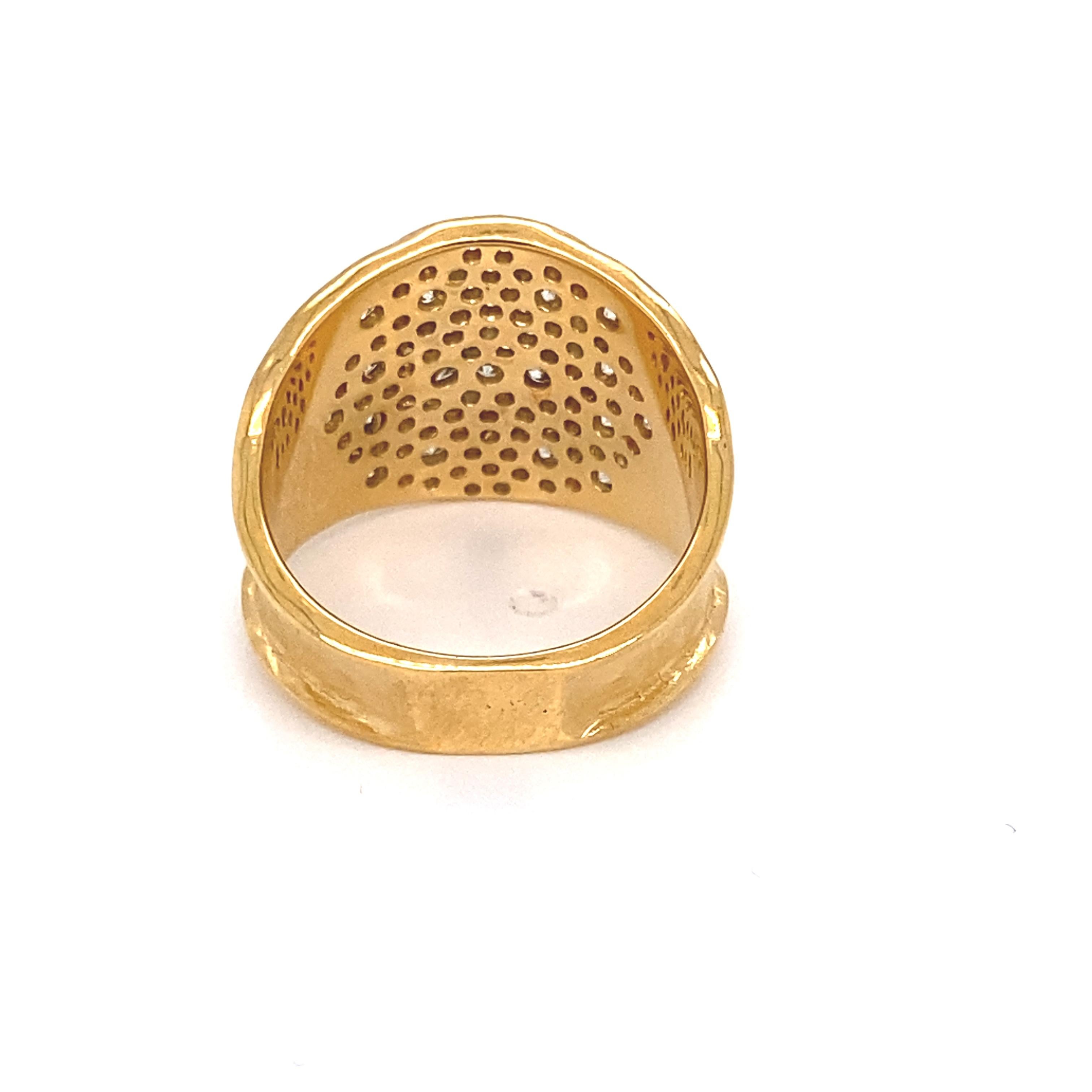 Im Angebot: Handgefertigter Diamant-verzierter Ring aus Gelbgold () 3