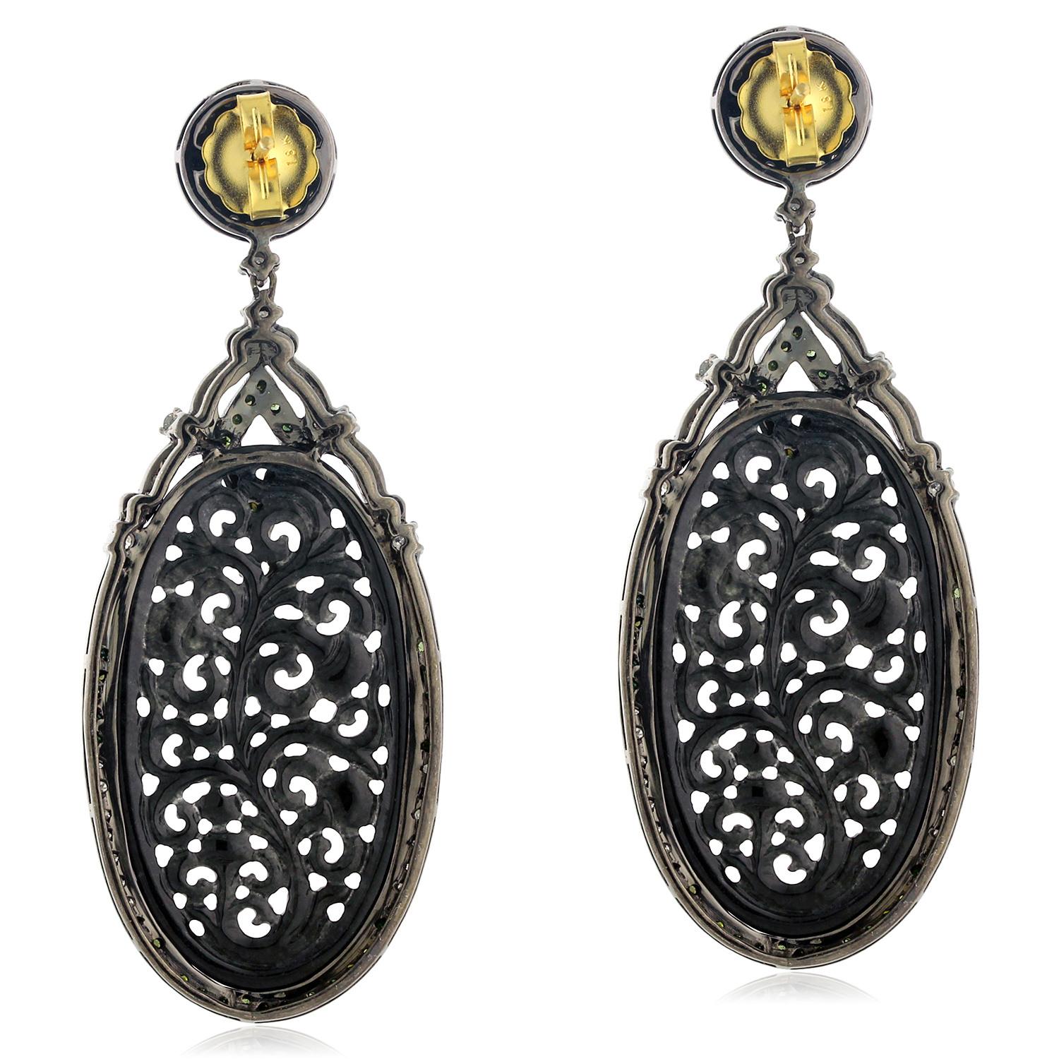 Black and Beautiful this hand carved jade earring is adorned by white and blue diamonds around.

Closure: Push Post

18kt: 1.76gms
Diamond: 3.87cts
silver: 13.83gms
Jade:35.45ct