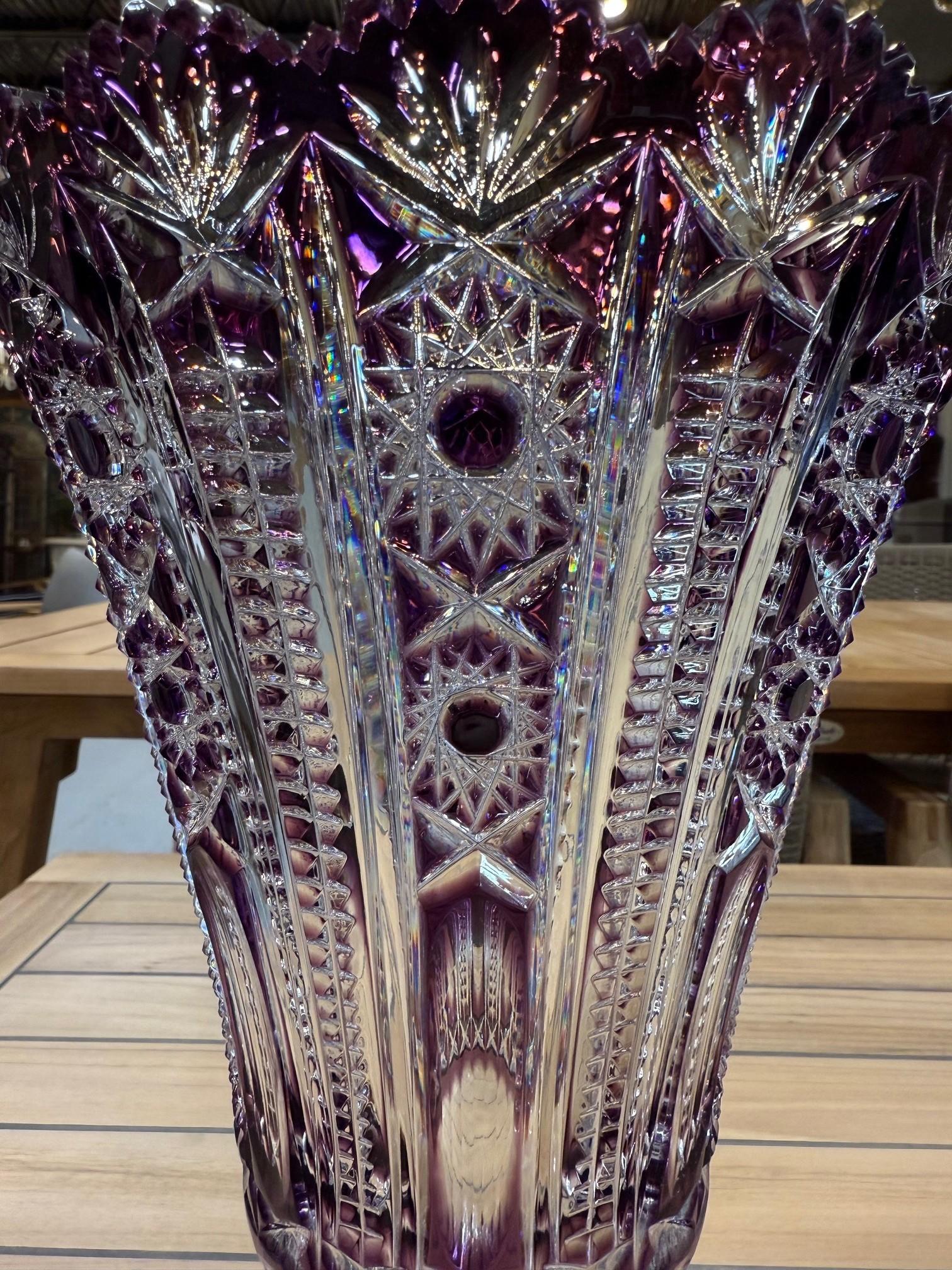 Cristal Vase en cristal taillé à la main par Caesar Crystal Bohemiae Co. République tchèque en vente