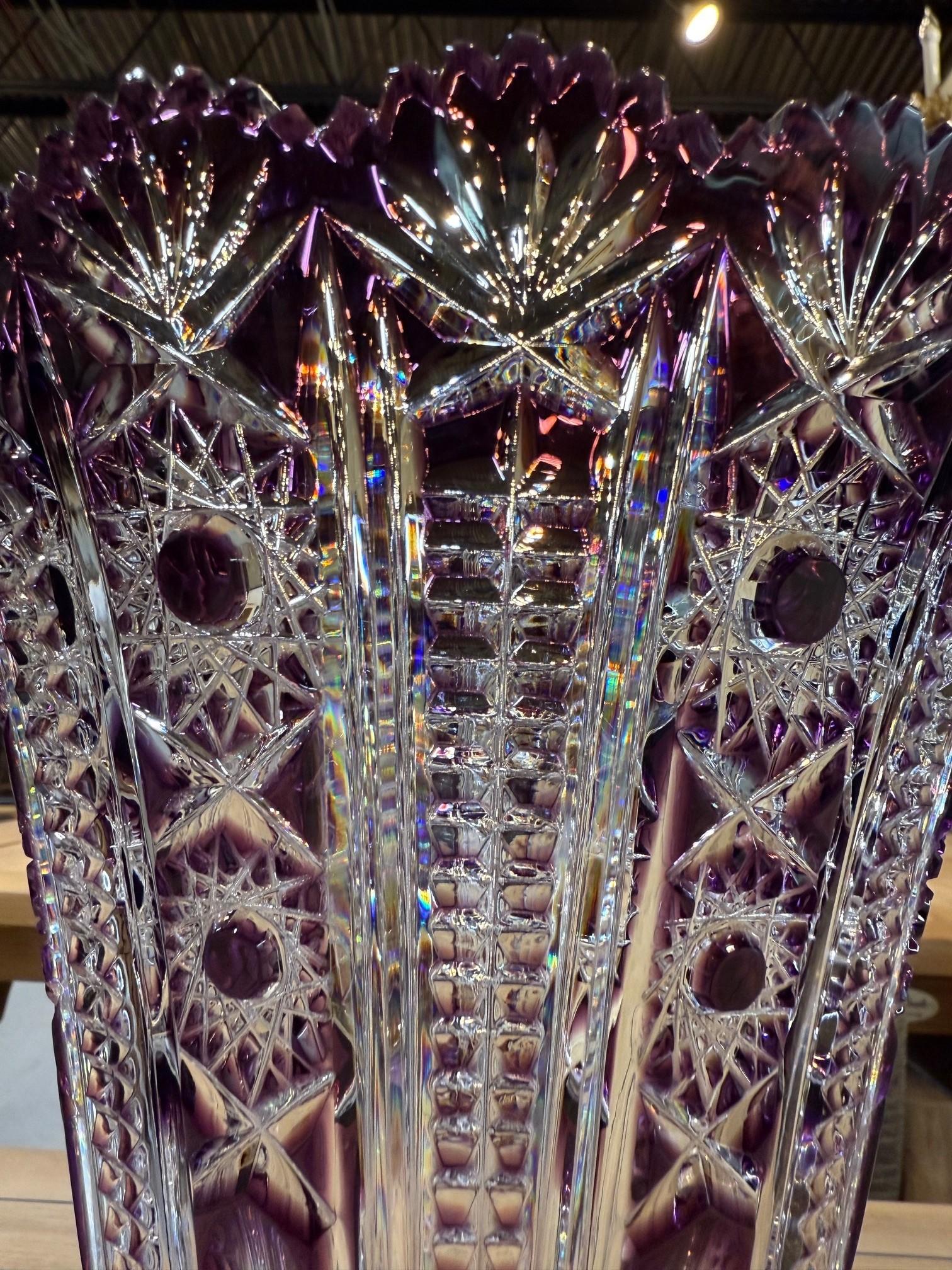 Vase en cristal taillé à la main par Caesar Crystal Bohemiae Co. République tchèque en vente 1