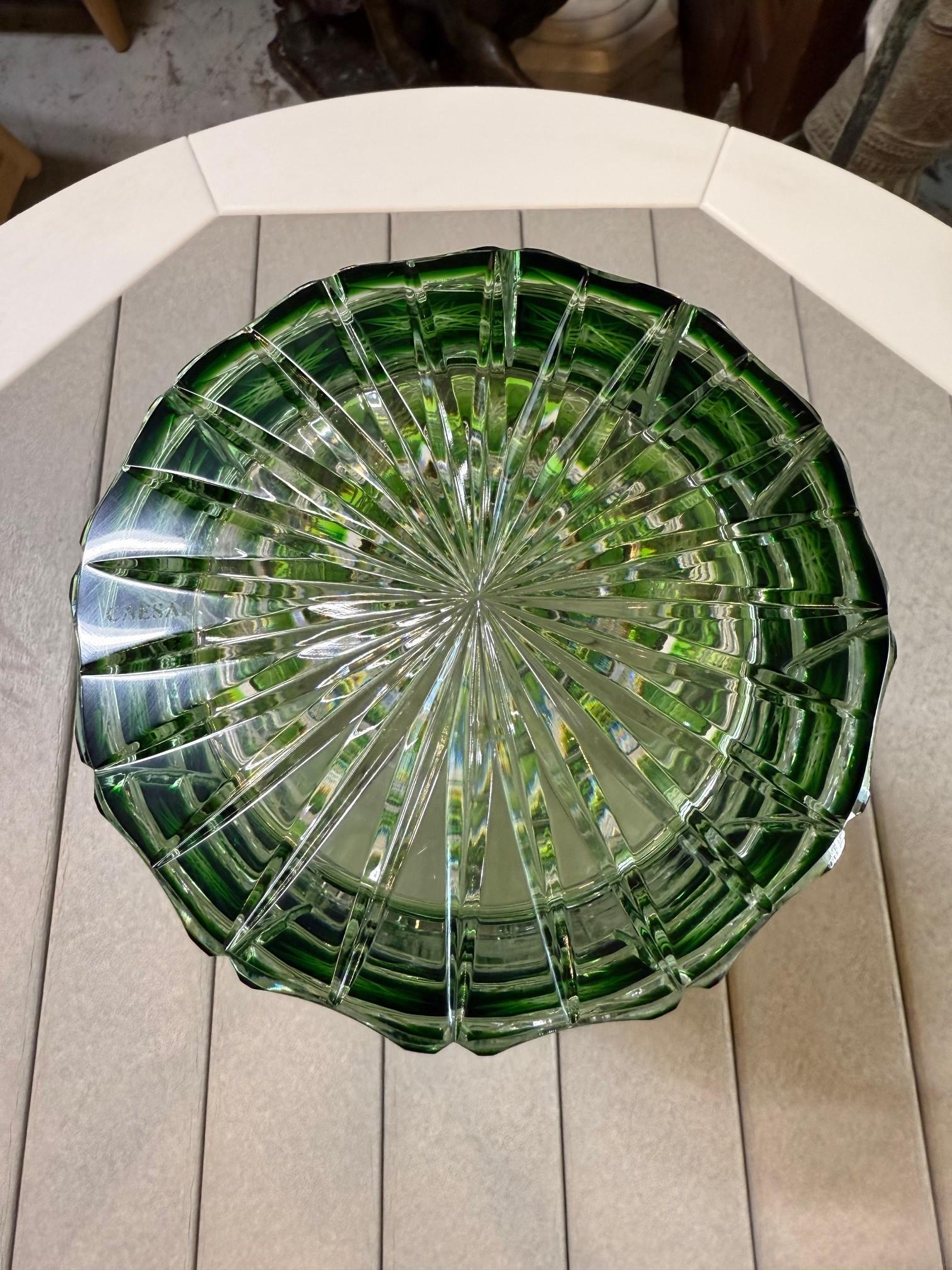 Vase vert en cristal taillé à la main par Caesar Crystal Bohemiae Co. République tchèque en vente 7