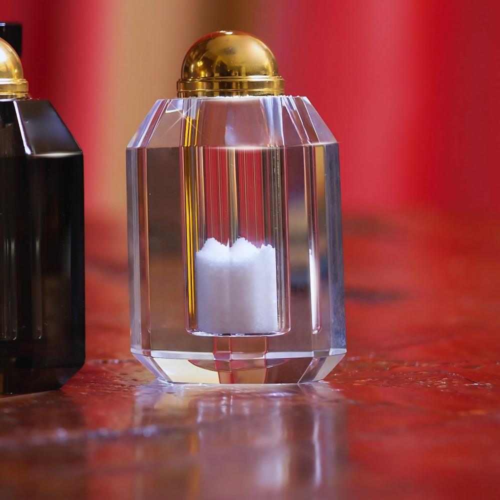 Sculpté à la main Salière en cristal taillé à la main Ambrosià (set de 2 pièces : clair & limpide) en vente