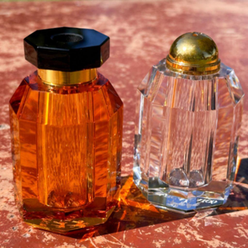 Hand cut Crystal Saltshakers Ambrosià (salt-pepper shaker set: clear & golden) In New Condition For Sale In Glendale, CA