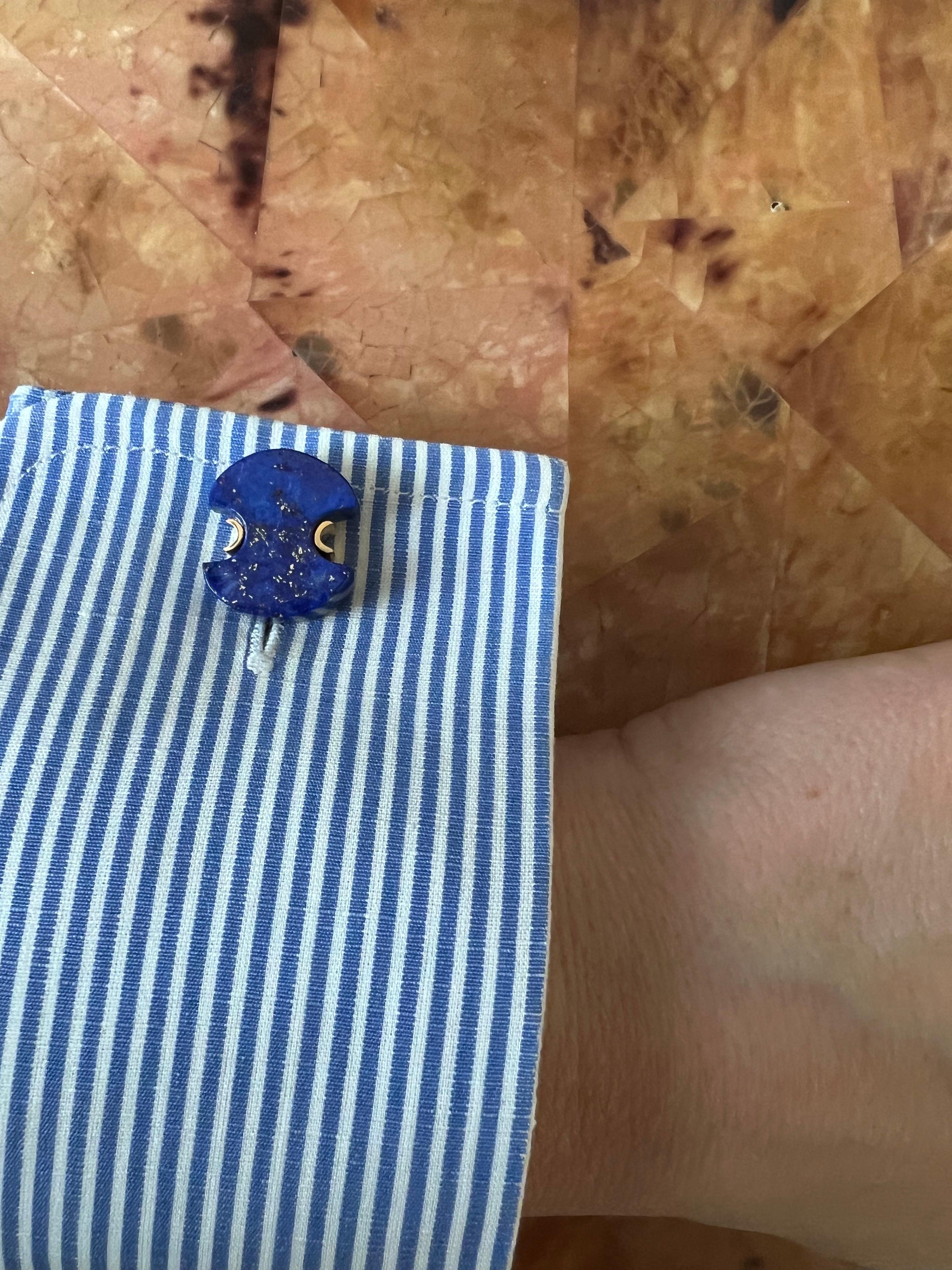 Hand-Cut Lapis Cufflinks in 14k Yellow Gold In New Condition For Sale In New York, NY