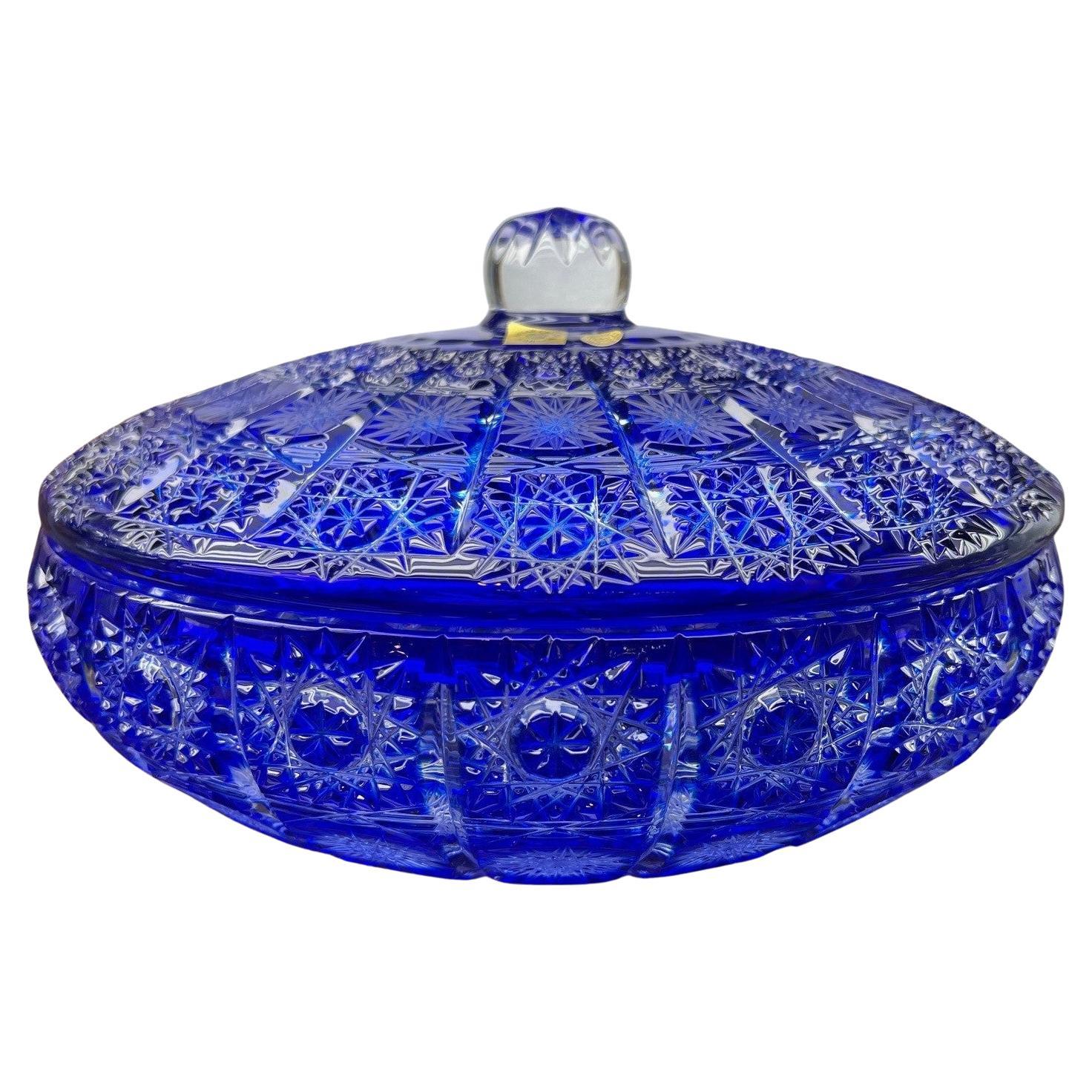 Piatto per caramelle in cristallo blu al piombo tagliato a mano con coperchio di Caesar Crystal Bohemia Co.