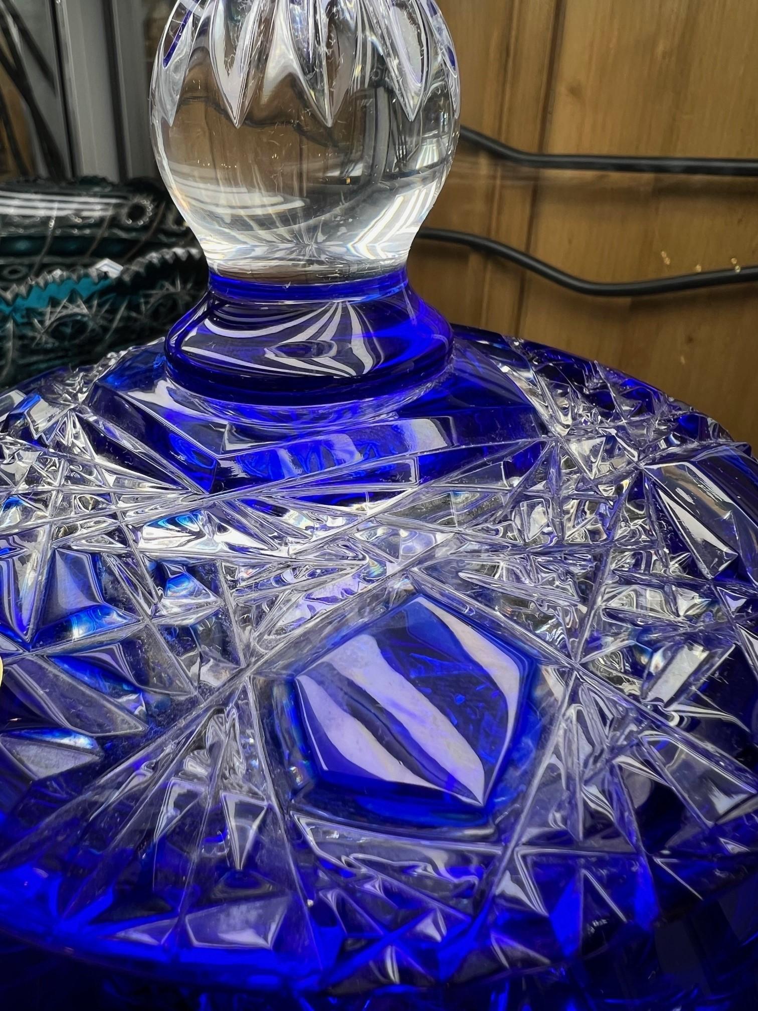 Plat à bonbons en cristal de plomb taillé à la main avec couvercle par Caesar Crystal Bohemiae Co. en vente 5