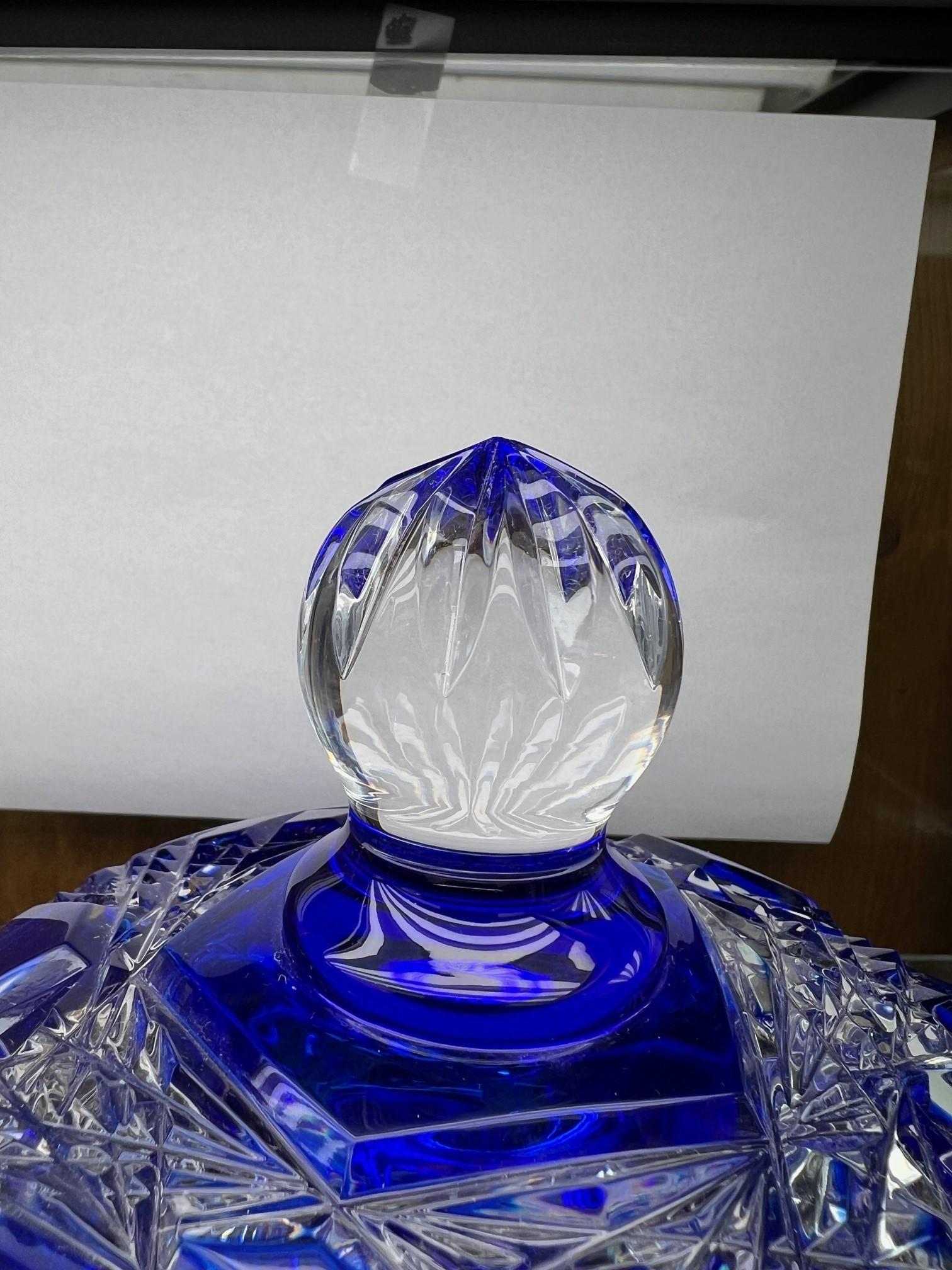 Plat à bonbons en cristal de plomb taillé à la main avec couvercle par Caesar Crystal Bohemiae Co. en vente 7