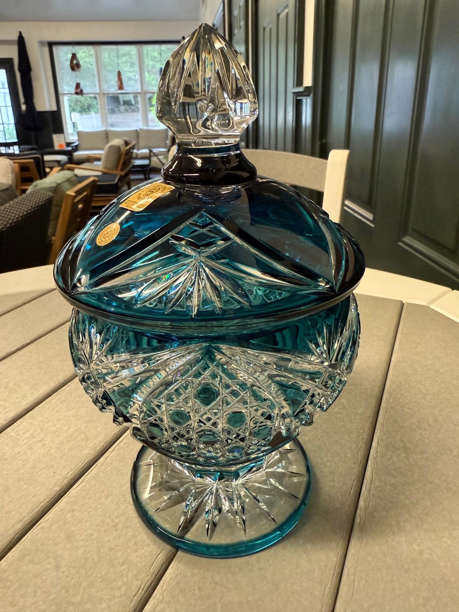 Hand Cut Lead Crystal Candy Dish with Cover by Caesar Crystal Bohemiae Co. Bon état - En vente à Stamford, CT