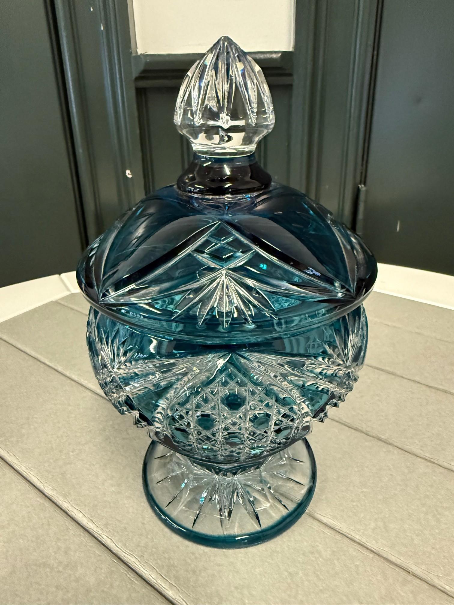 20ième siècle Hand Cut Lead Crystal Candy Dish with Cover by Caesar Crystal Bohemiae Co. en vente