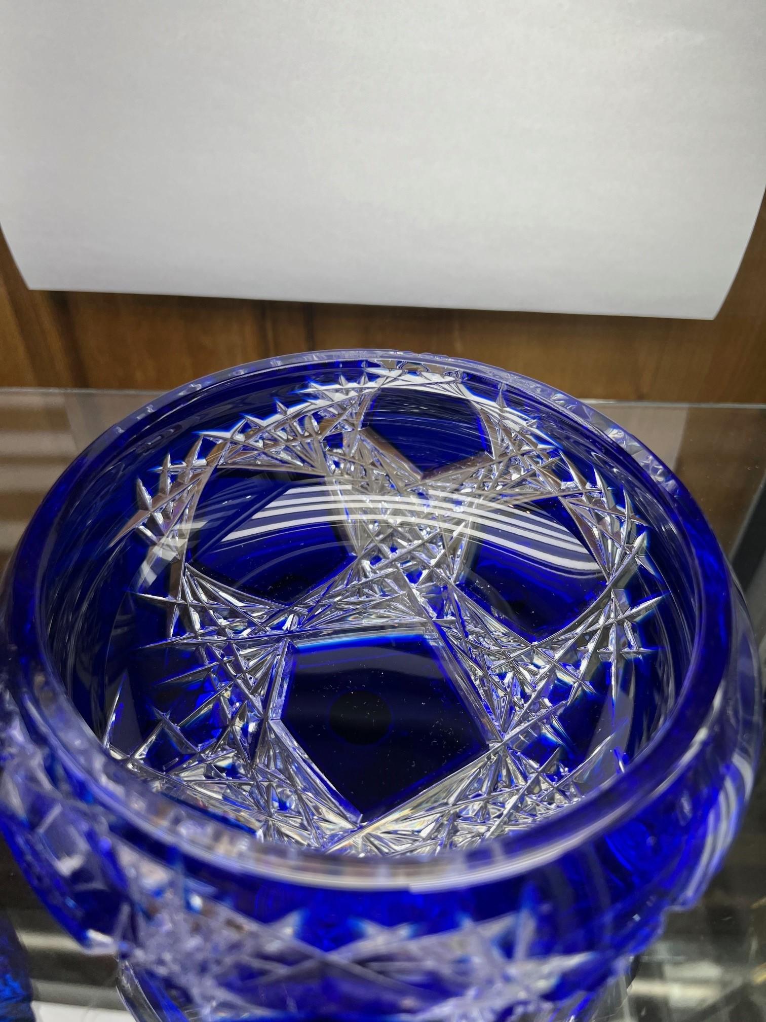 Plat à bonbons en cristal de plomb taillé à la main avec couvercle par Caesar Crystal Bohemiae Co. en vente 1