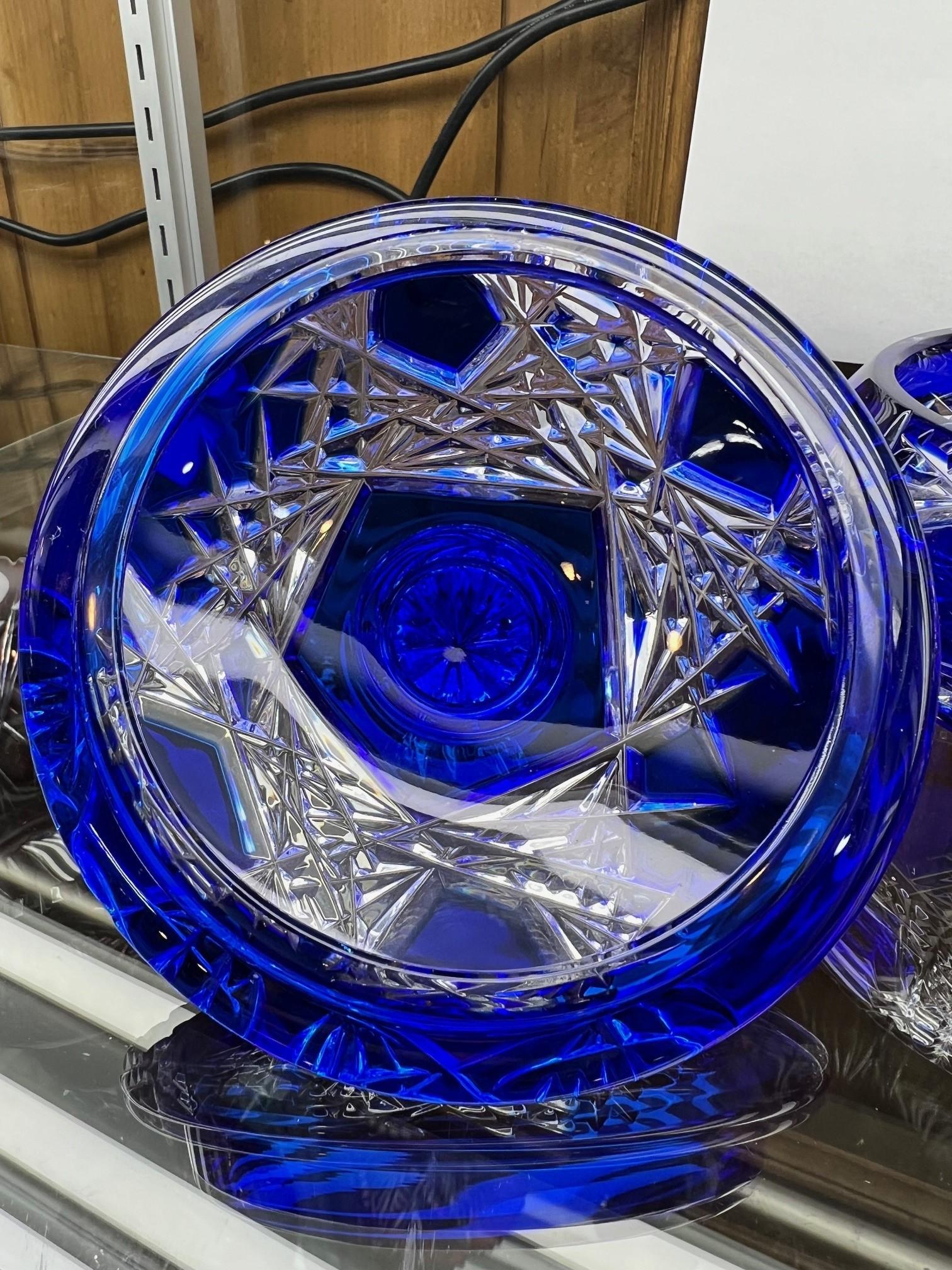 Plat à bonbons en cristal de plomb taillé à la main avec couvercle par Caesar Crystal Bohemiae Co. en vente 3