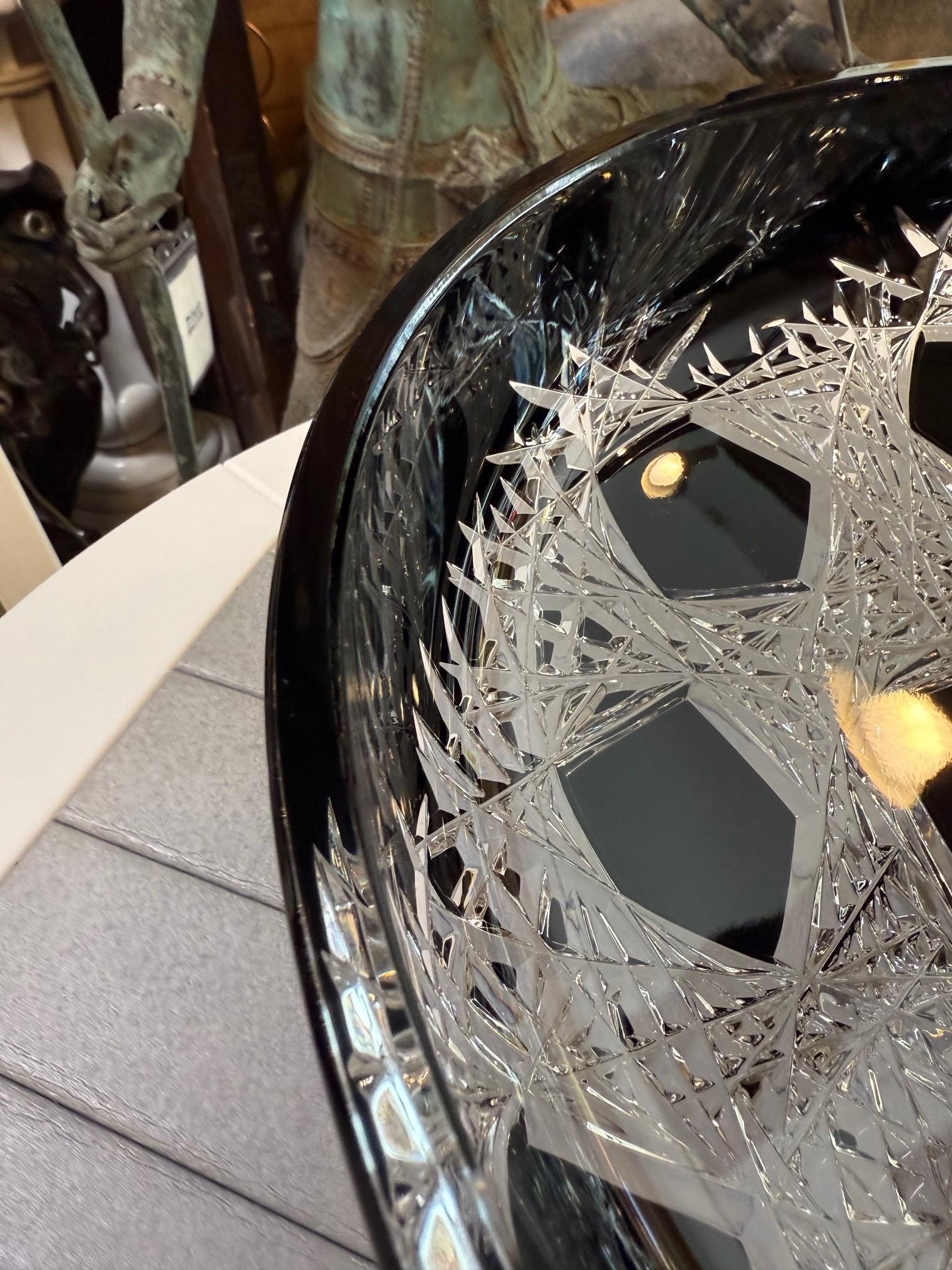 Bol de centre de table en cristal de plomb taillé à la main par Caesar Crystal Bohemiae Co. en vente 4
