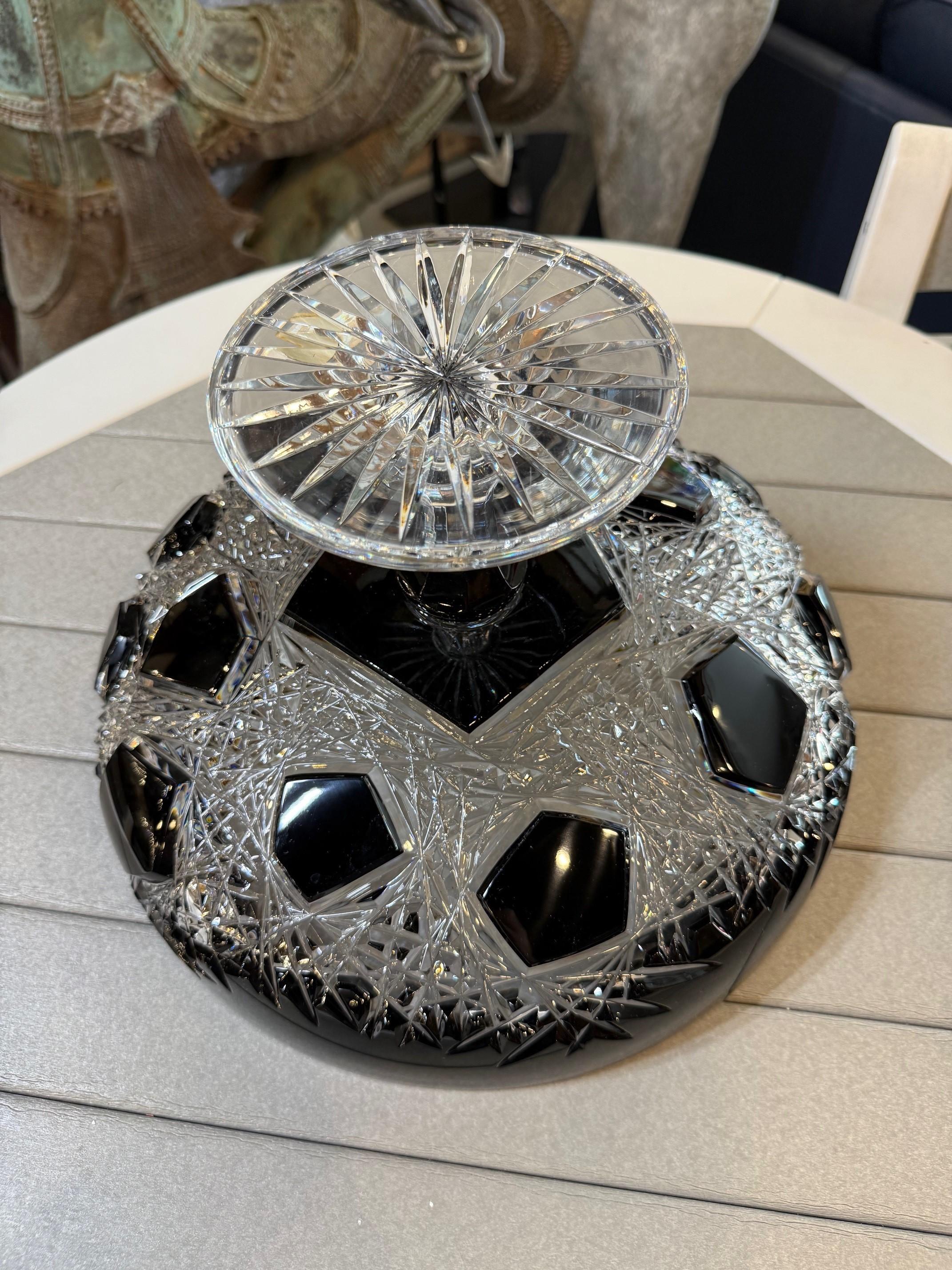 Bol de centre de table en cristal de plomb taillé à la main par Caesar Crystal Bohemiae Co. en vente 6