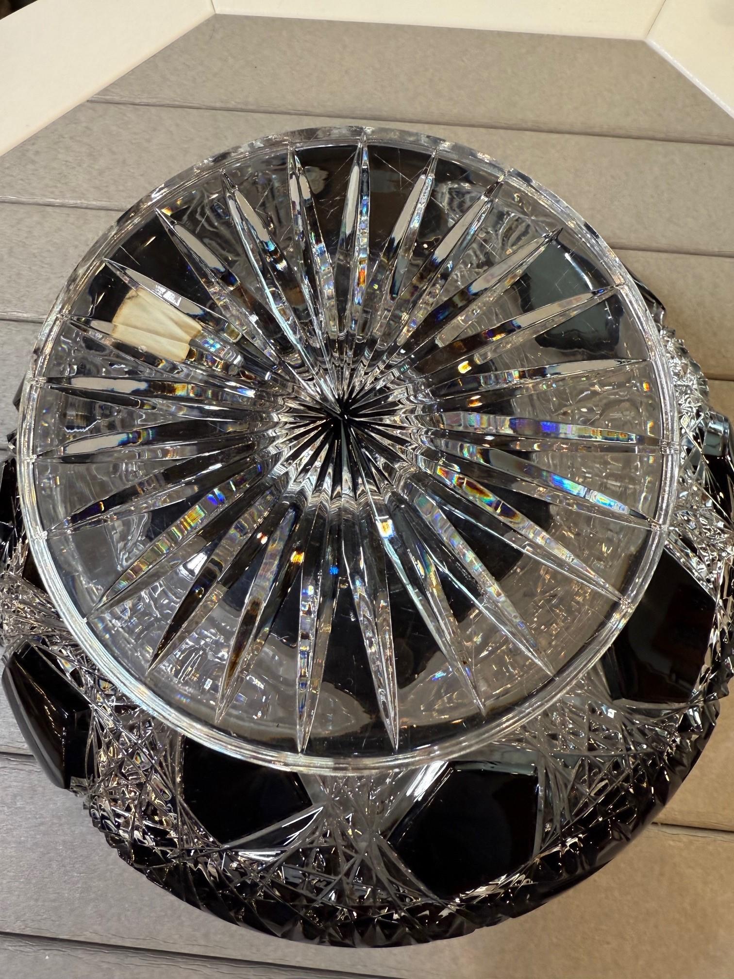 Bol de centre de table en cristal de plomb taillé à la main par Caesar Crystal Bohemiae Co. en vente 7