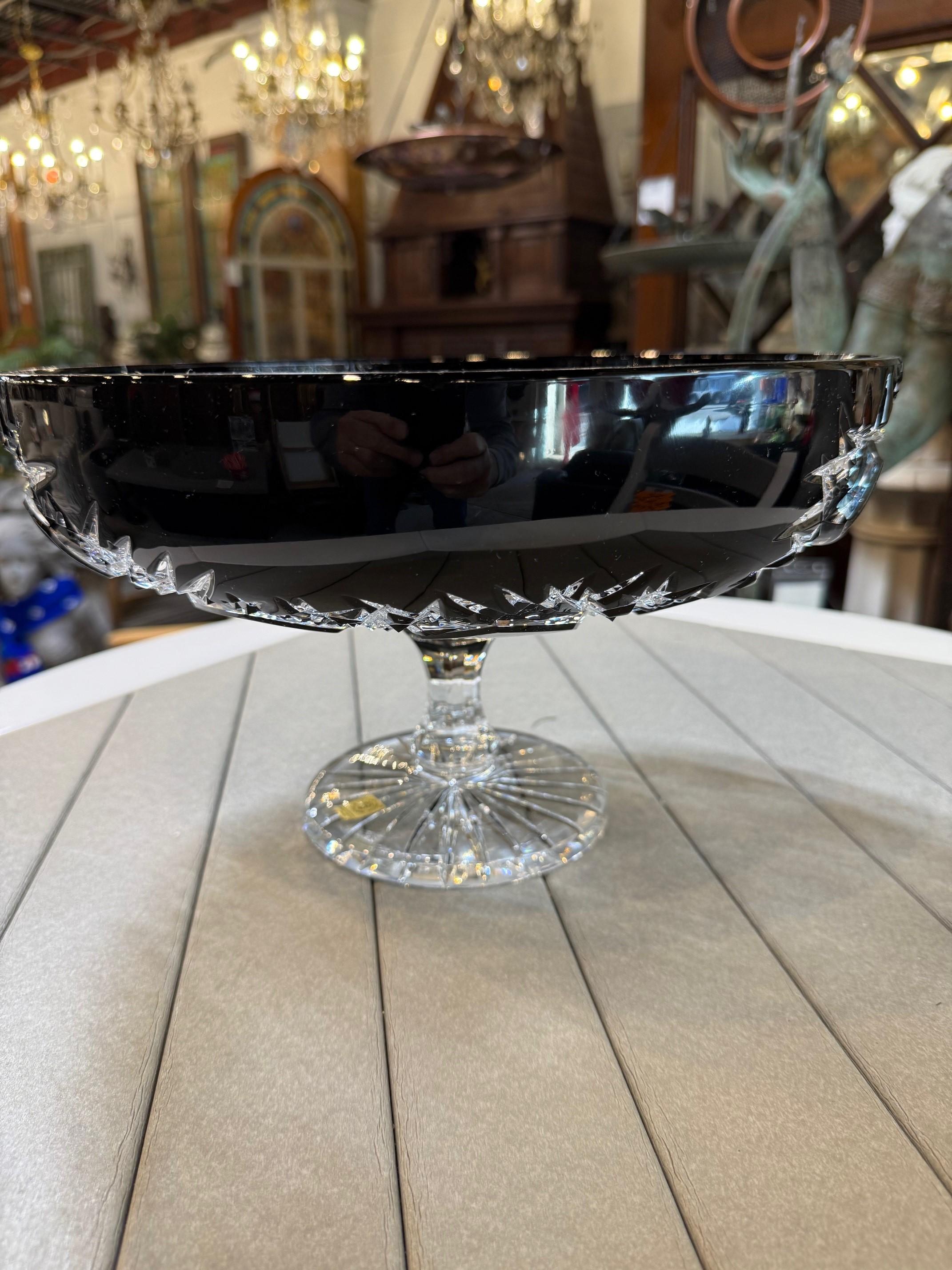 Tchèque Bol de centre de table en cristal de plomb taillé à la main par Caesar Crystal Bohemiae Co. en vente