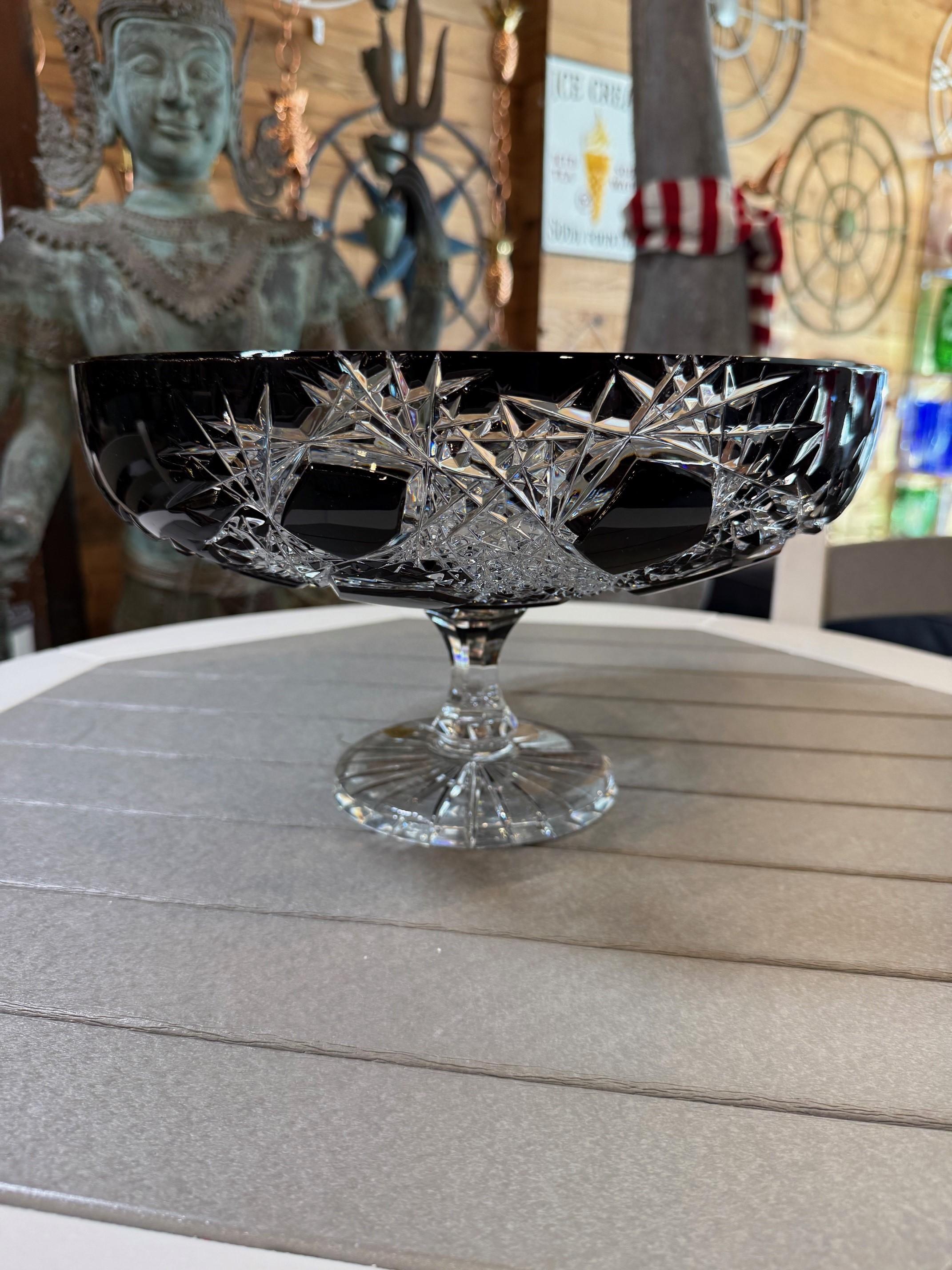 Bol de centre de table en cristal de plomb taillé à la main par Caesar Crystal Bohemiae Co. Excellent état - En vente à Stamford, CT