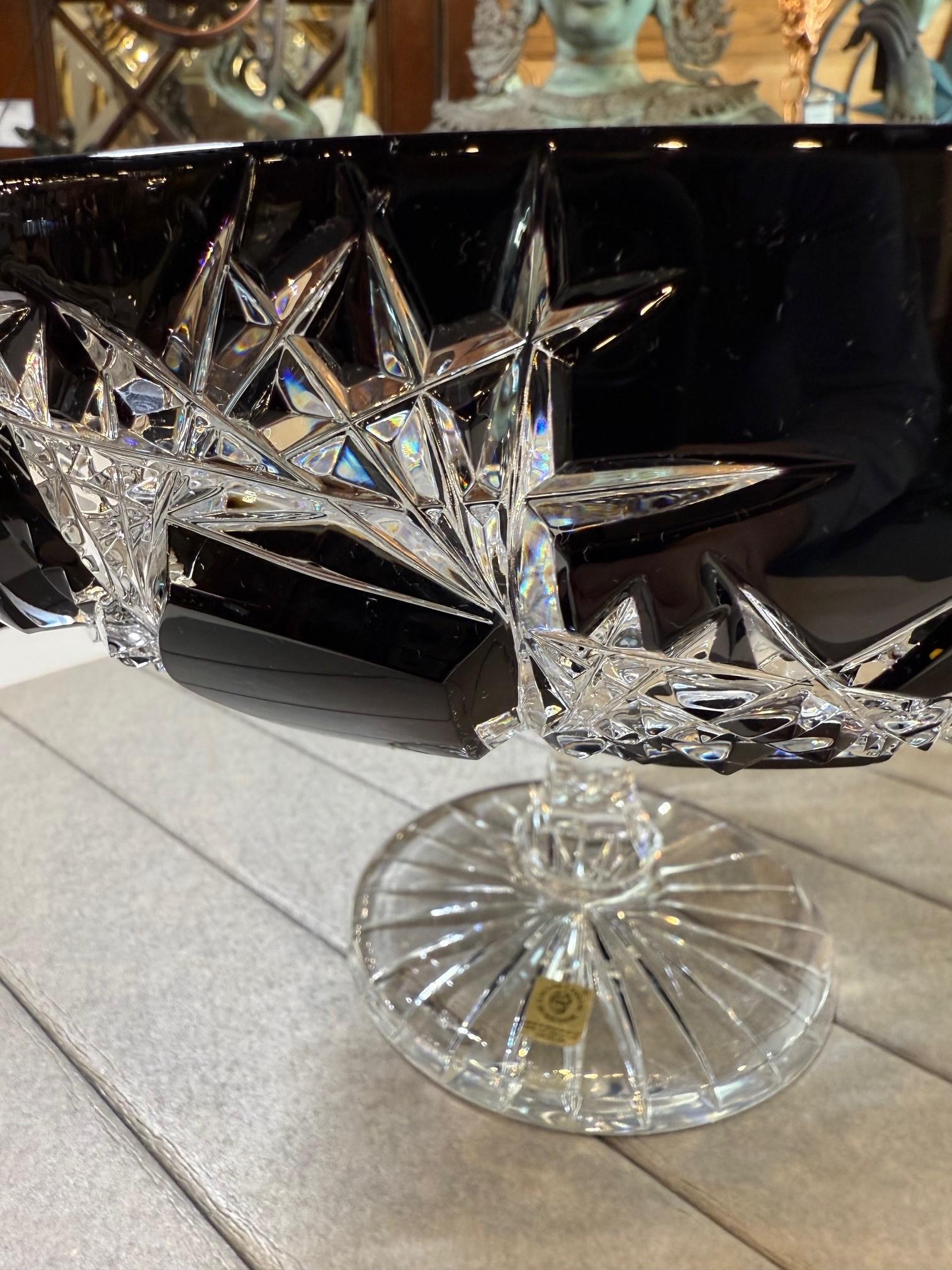 Cristal Bol de centre de table en cristal de plomb taillé à la main par Caesar Crystal Bohemiae Co. en vente