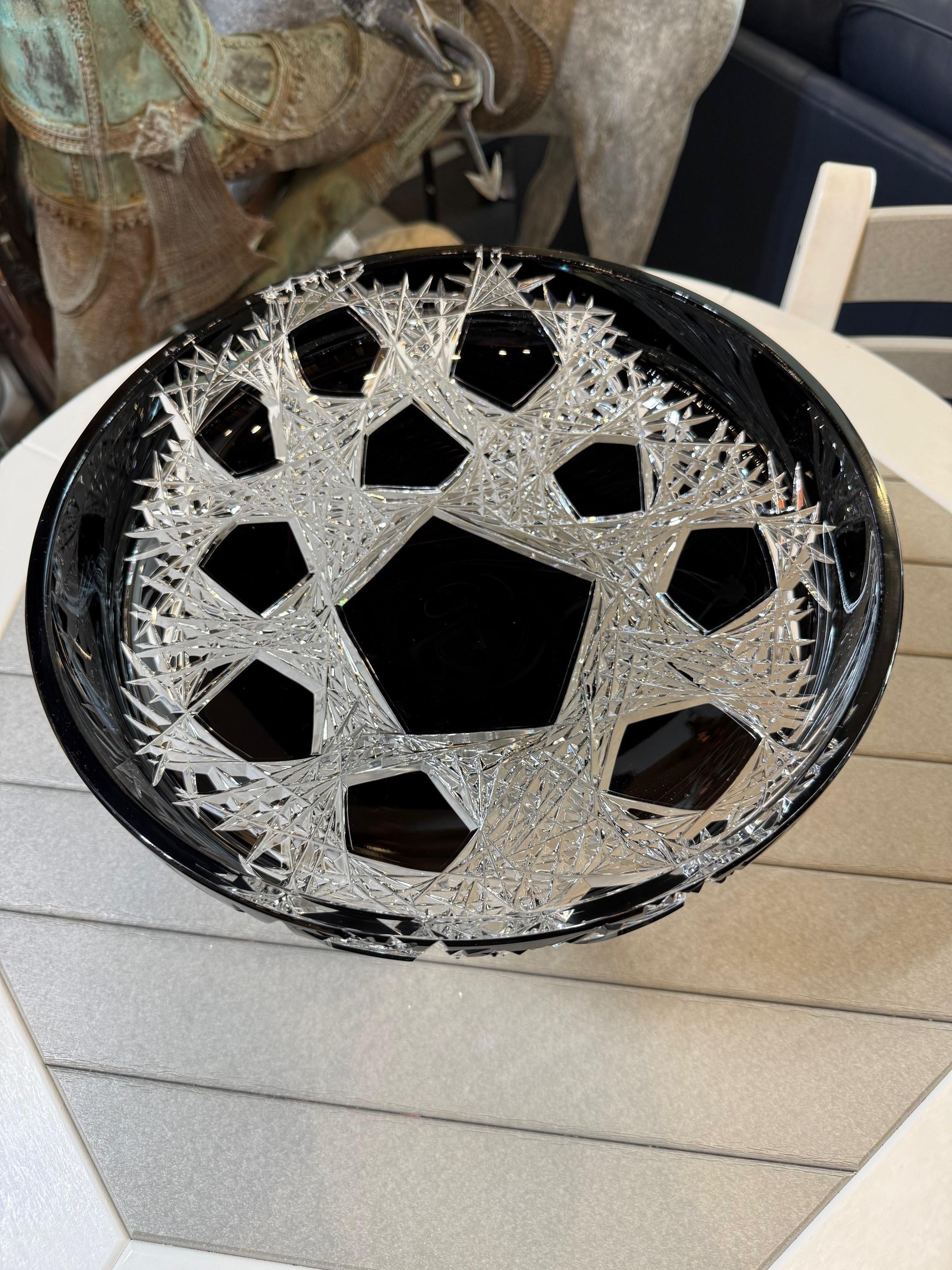 Bol de centre de table en cristal de plomb taillé à la main par Caesar Crystal Bohemiae Co. en vente 2