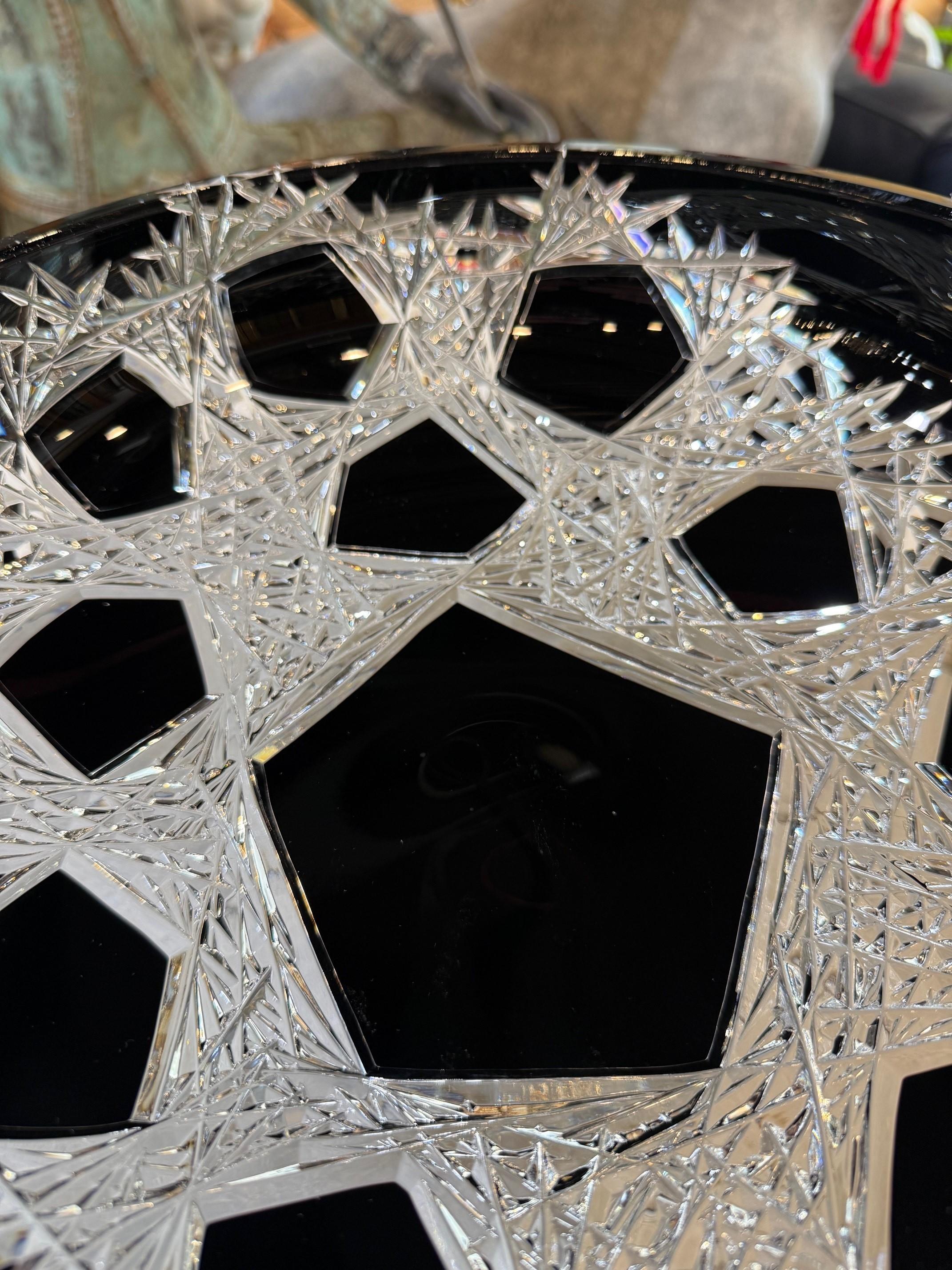 Bol de centre de table en cristal de plomb taillé à la main par Caesar Crystal Bohemiae Co. en vente 3