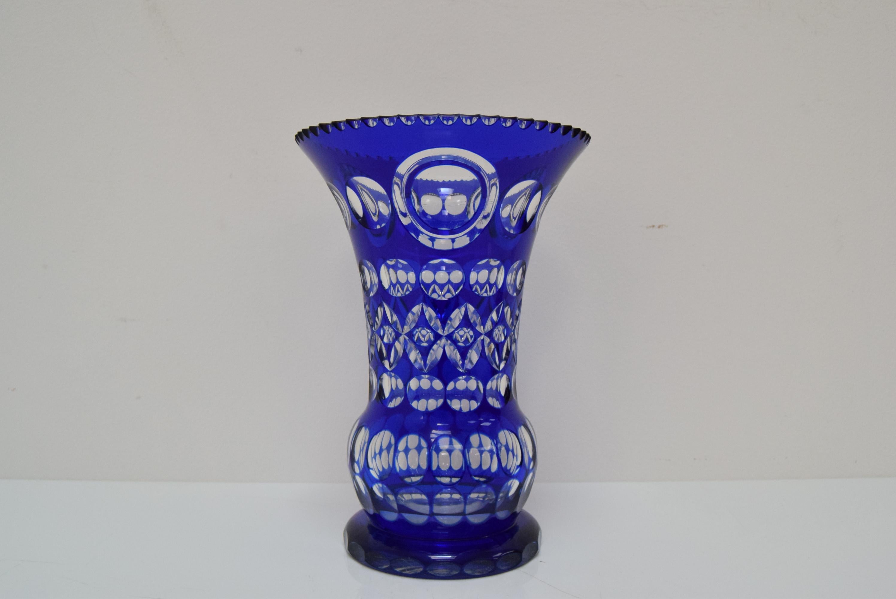 Mid-Century Modern Hand Cut Lead Crystal Cobalt Blue Vase by Caesar Crystal Bohemiae Co, 1980s For Sale