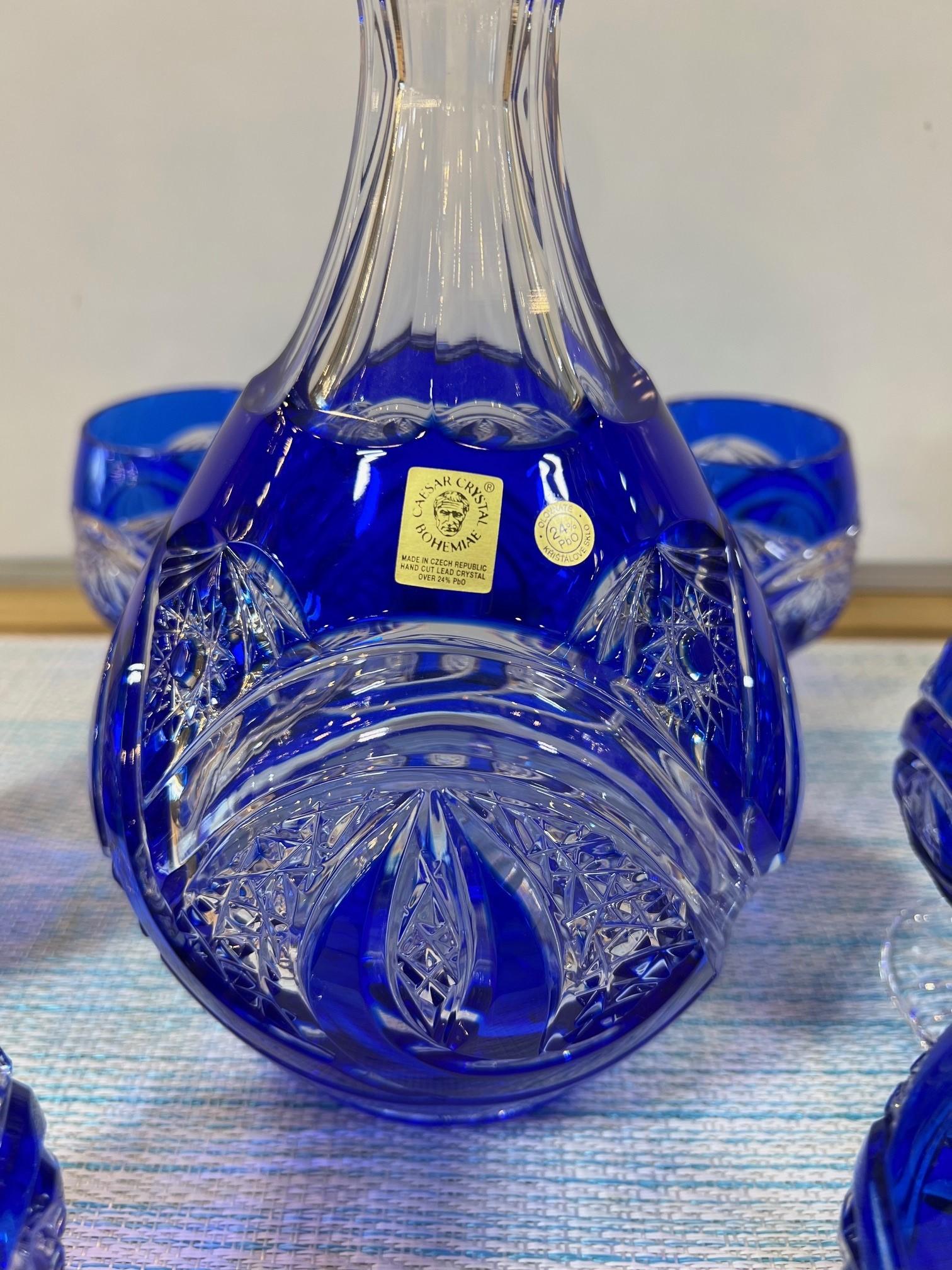 Carafe en cristal de plomb taillé à la main et 6 verres à marque Caesar Crystal Bohemiae Co. Excellent état - En vente à Stamford, CT