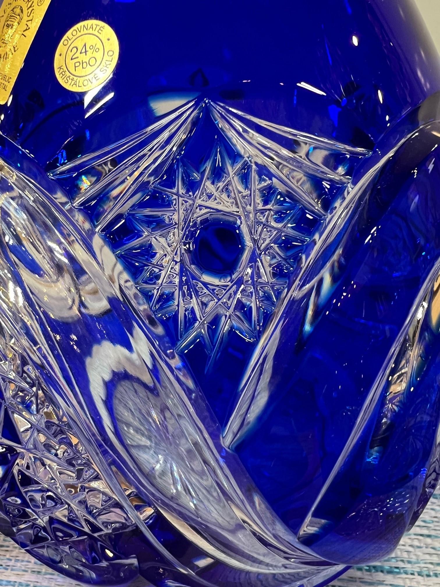 20ième siècle Carafe en cristal de plomb taillé à la main et 6 verres à marque Caesar Crystal Bohemiae Co. en vente