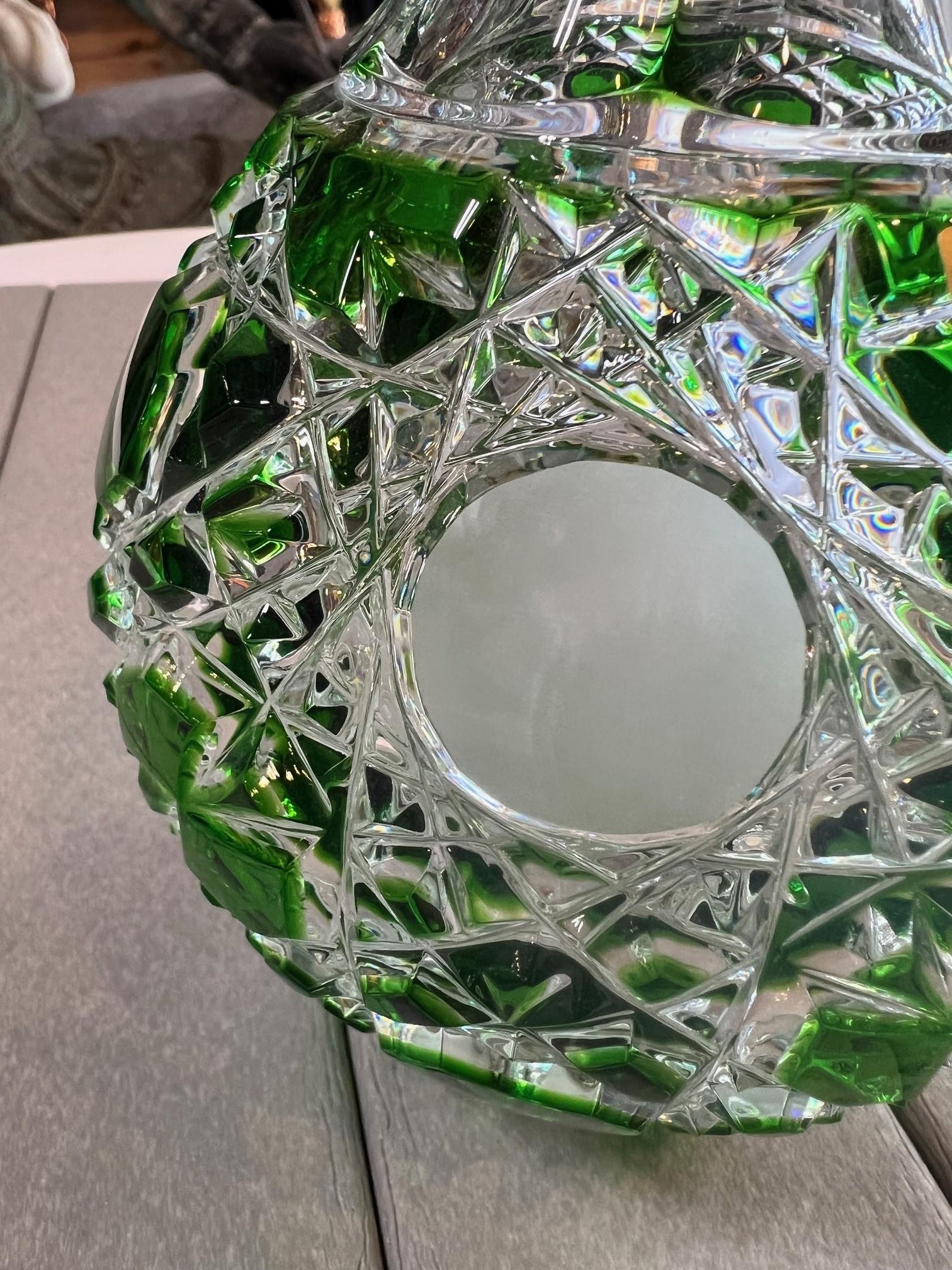 Grüner Dekanter aus handgeschliffenem Bleikristall von Caesar Crystal Bohemiae Co. Tschechisch. im Angebot 1