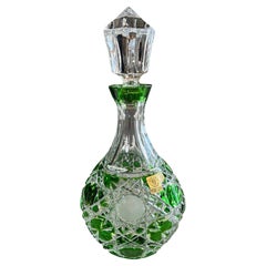 Decantador verde de cristal de plomo tallado a mano de Caesar Crystal Bohemiae Co. Checa.