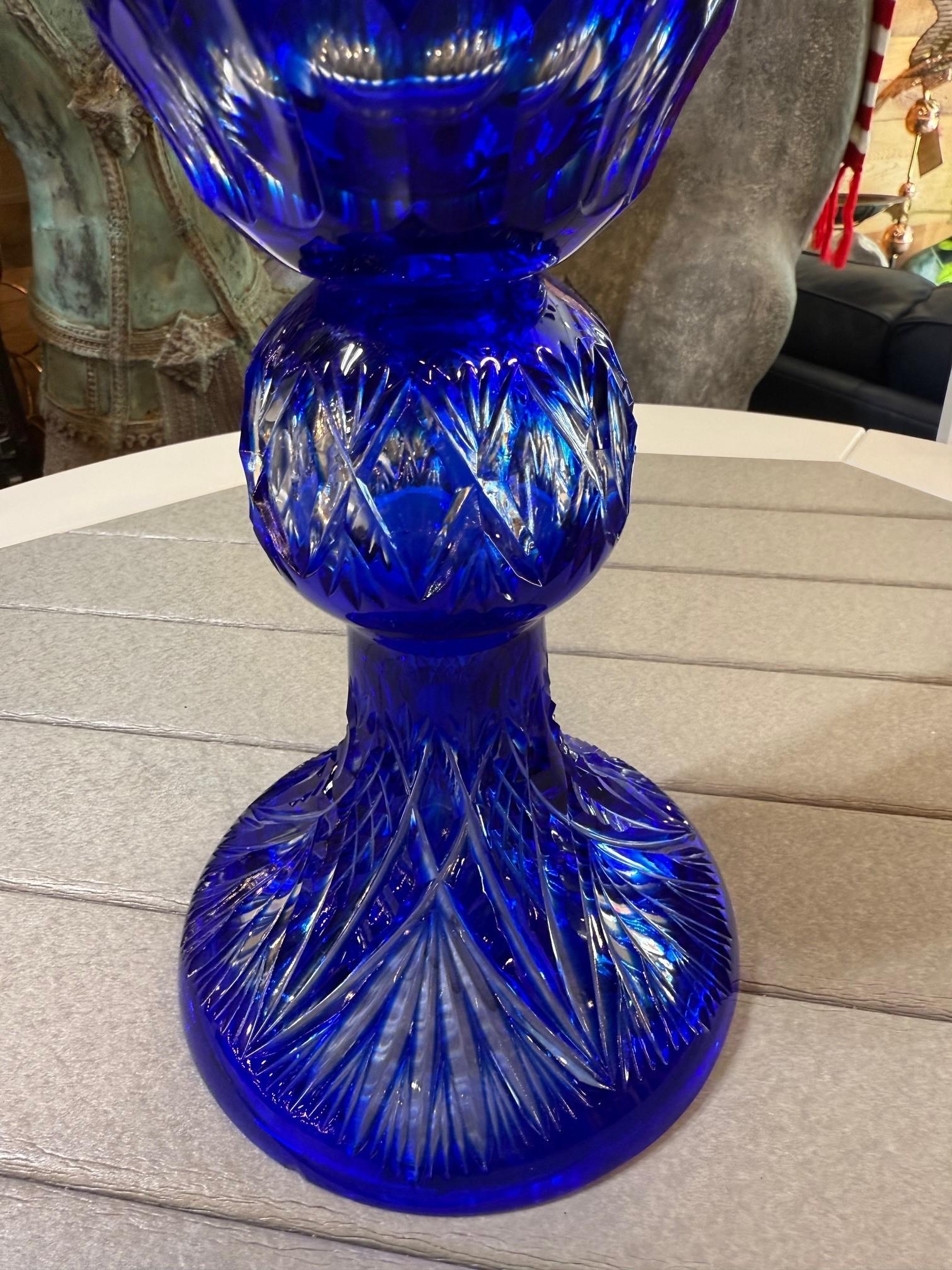 Vase à piédestal en cristal de plomb taillé à la main, compote de Caesar Crystal Bohemiae Co. en vente 4