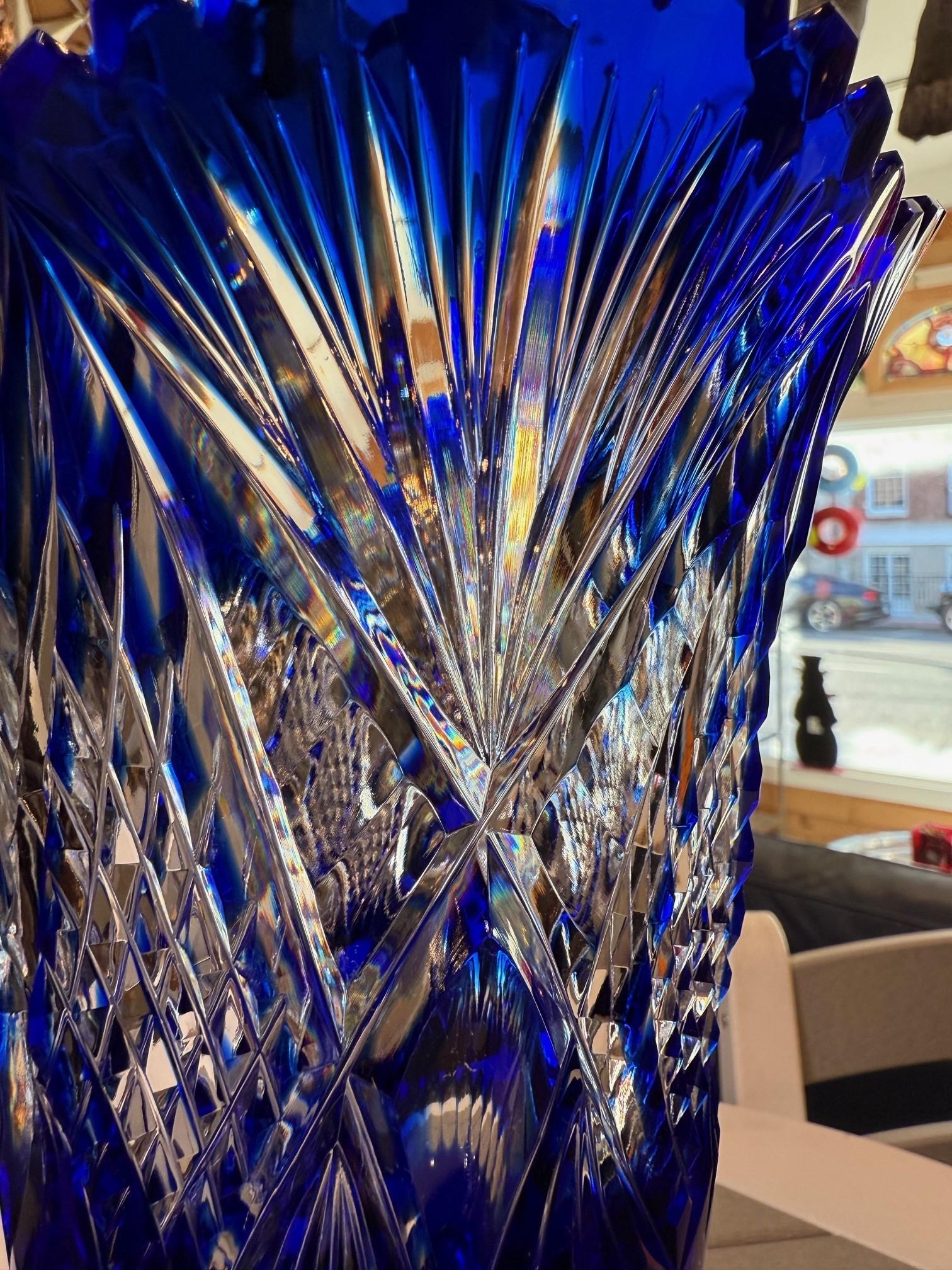 Vase à piédestal en cristal de plomb taillé à la main, compote de Caesar Crystal Bohemiae Co. en vente 1