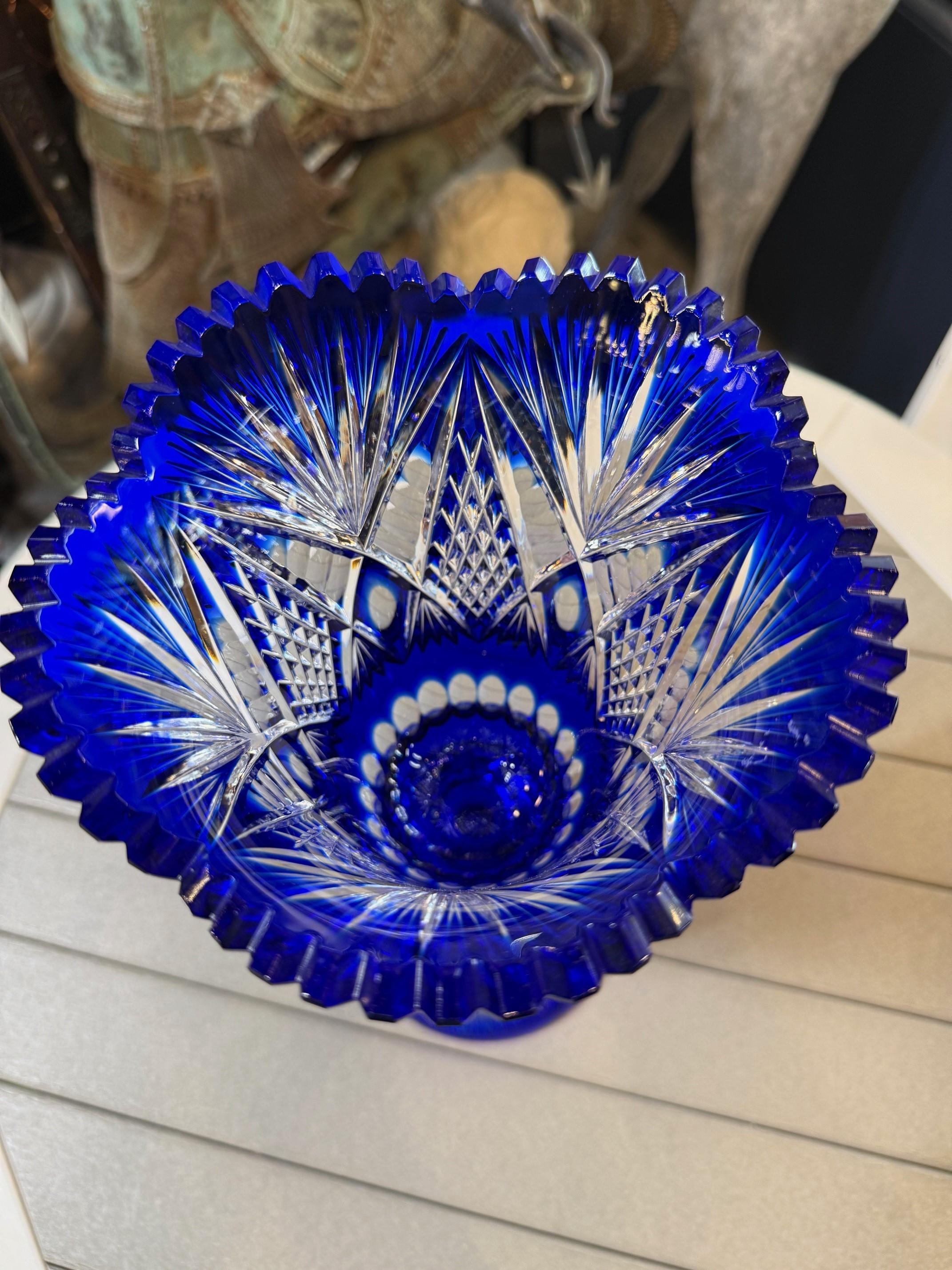 Vase à piédestal en cristal de plomb taillé à la main, compote de Caesar Crystal Bohemiae Co. en vente 2