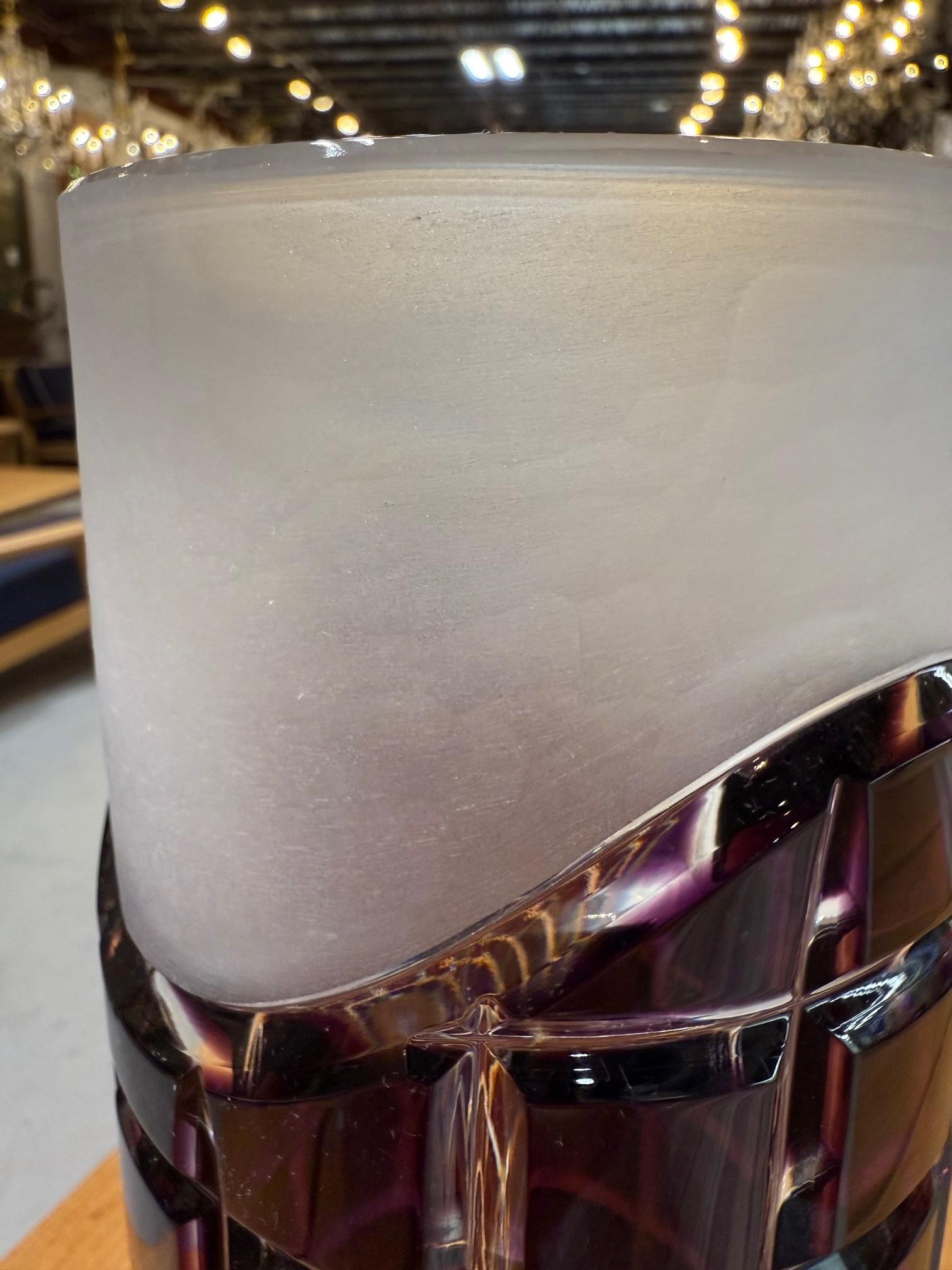Lila Vase aus handgeschliffenem Bleikristall von Caesar Crystal Bohemiae Co. Tschechische Republik im Angebot 6