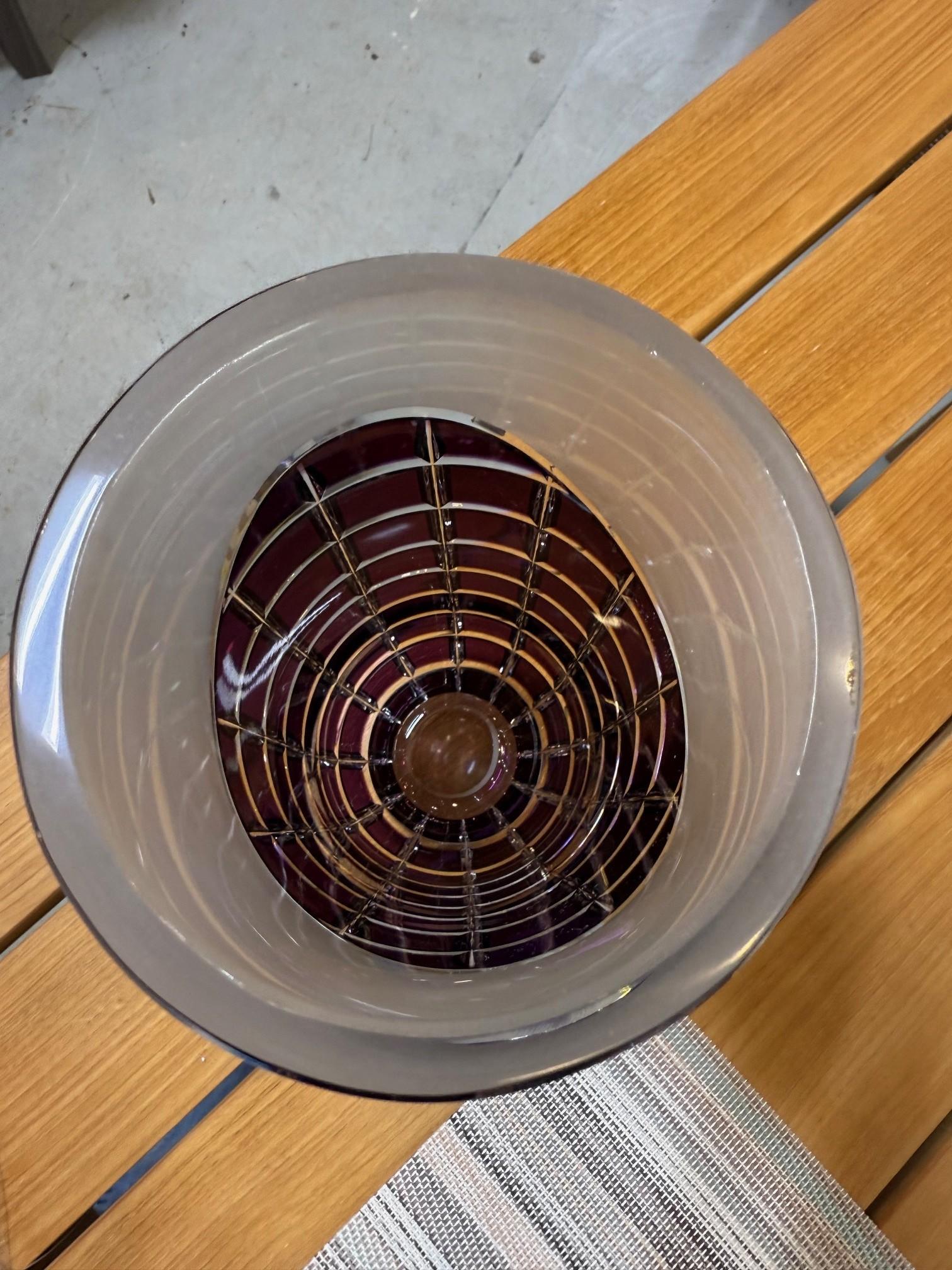 Lila Vase aus handgeschliffenem Bleikristall von Caesar Crystal Bohemiae Co. Tschechische Republik im Angebot 3