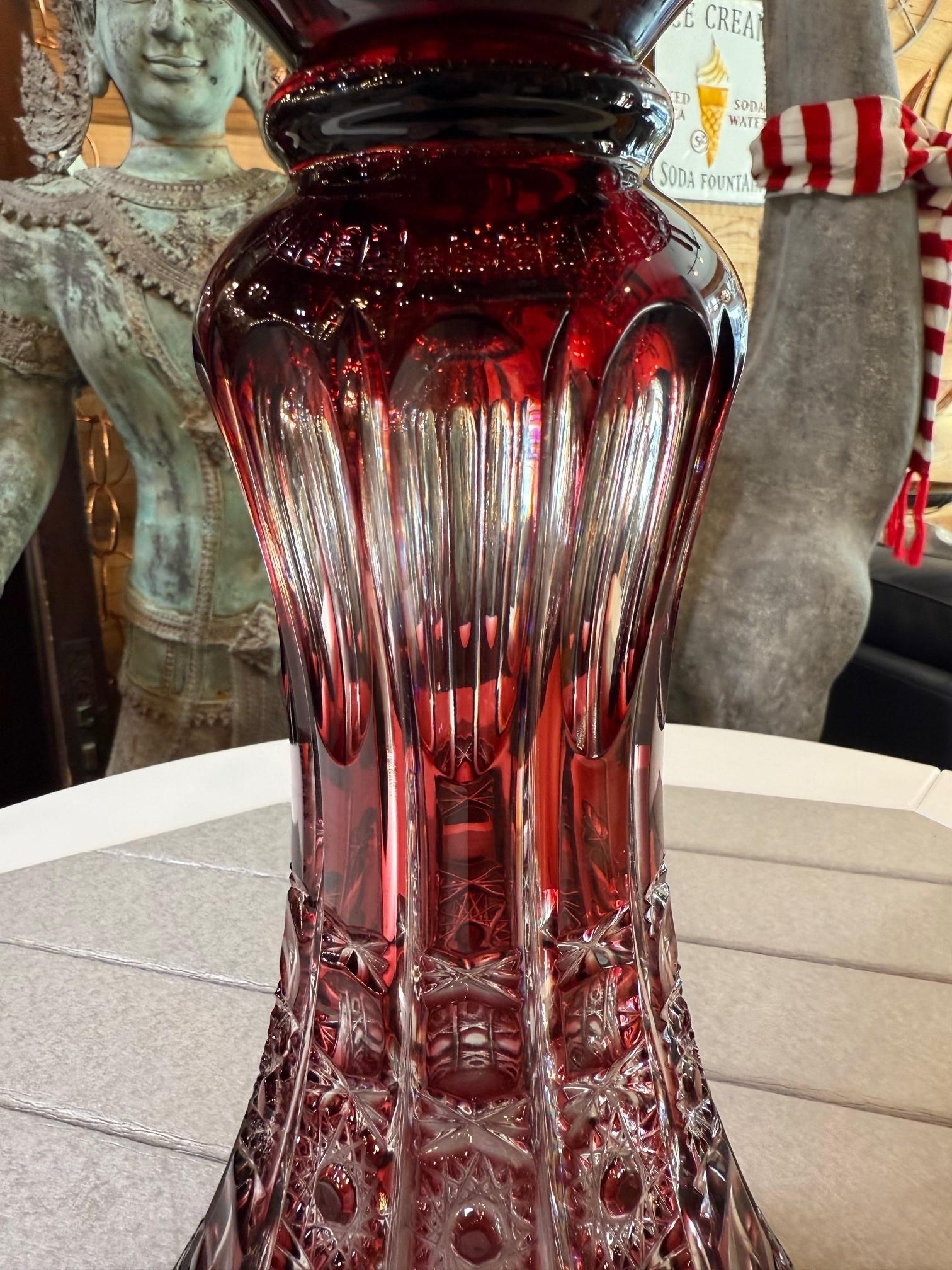 Compote à grand piédestal en cristal de plomb taillé à la main par Caesar Crystal Bohemiae Co. en vente 5