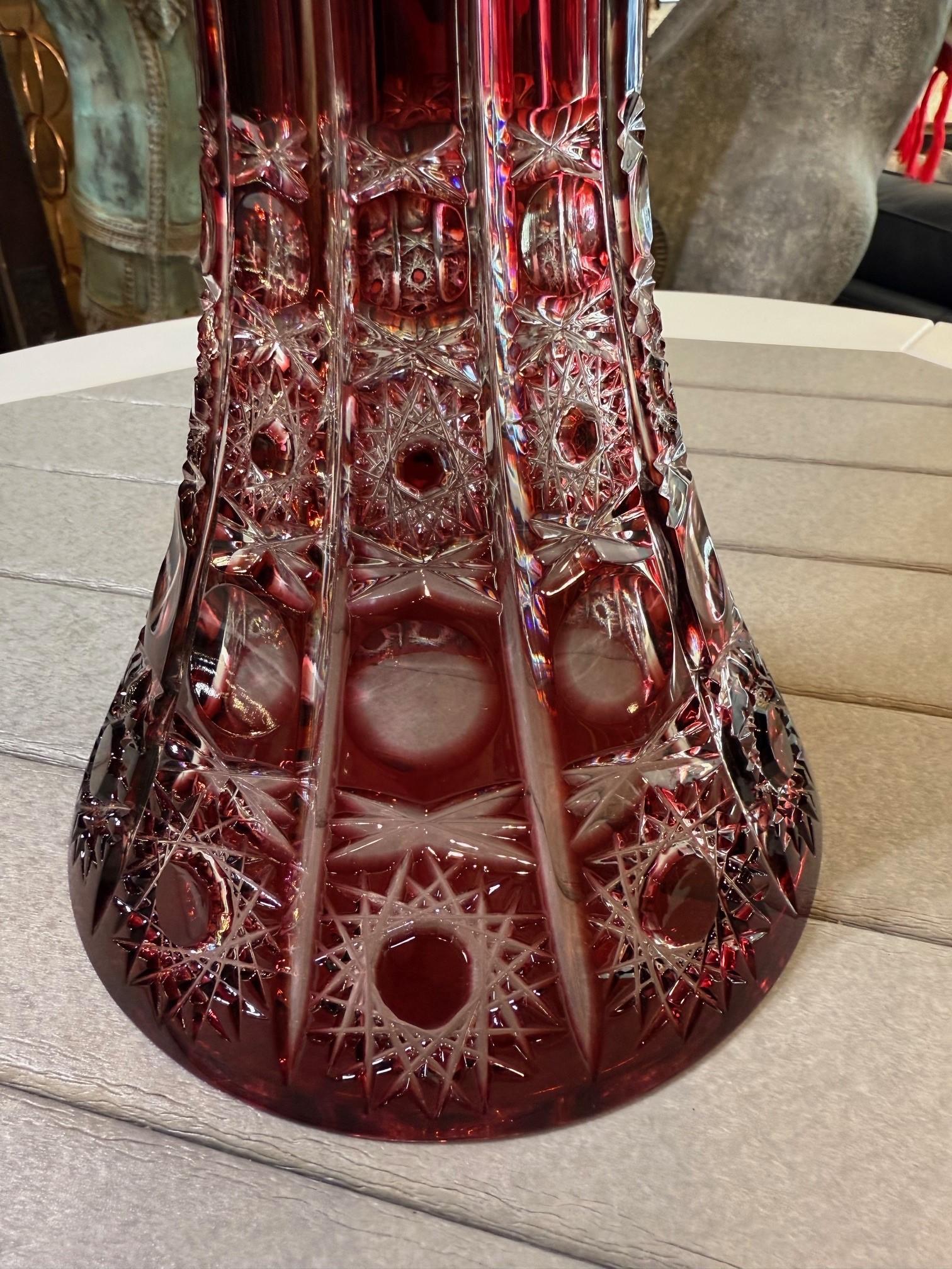 Compote à grand piédestal en cristal de plomb taillé à la main par Caesar Crystal Bohemiae Co. en vente 6