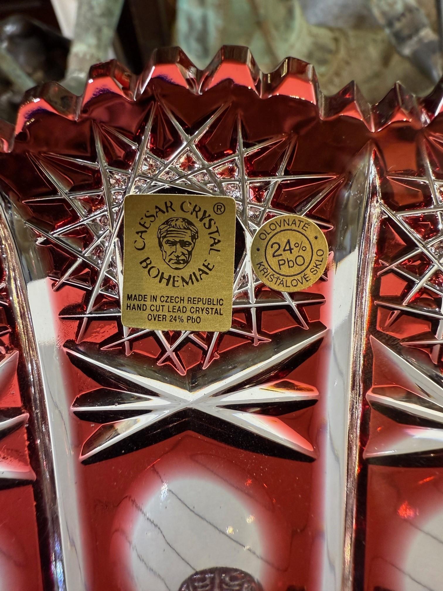 Compote à grand piédestal en cristal de plomb taillé à la main par Caesar Crystal Bohemiae Co. en vente 9