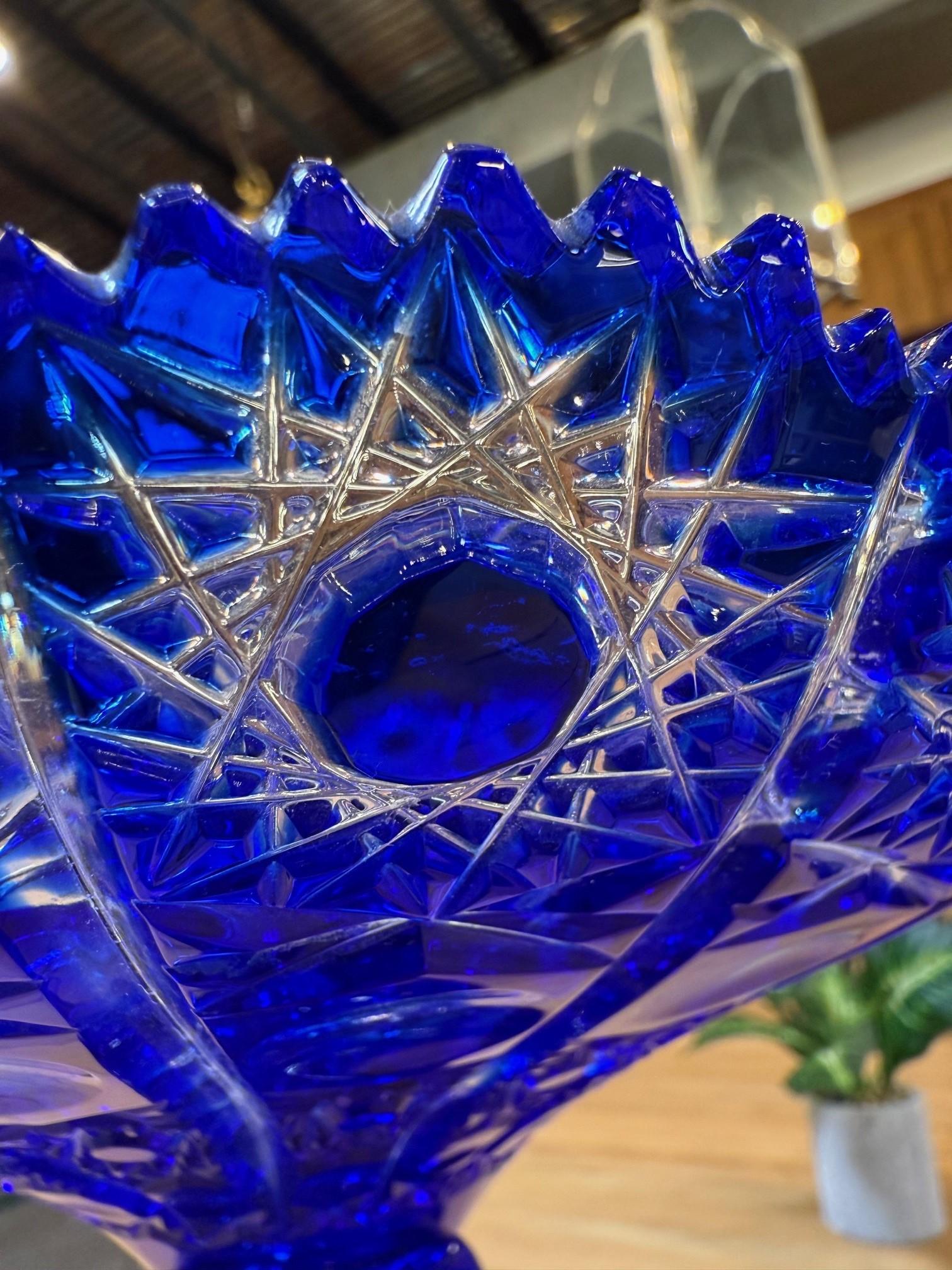 Grand bol à piédestal en cristal de plomb taillé à la main, compote Caesar Crystal Bohemiae Co. en vente 1